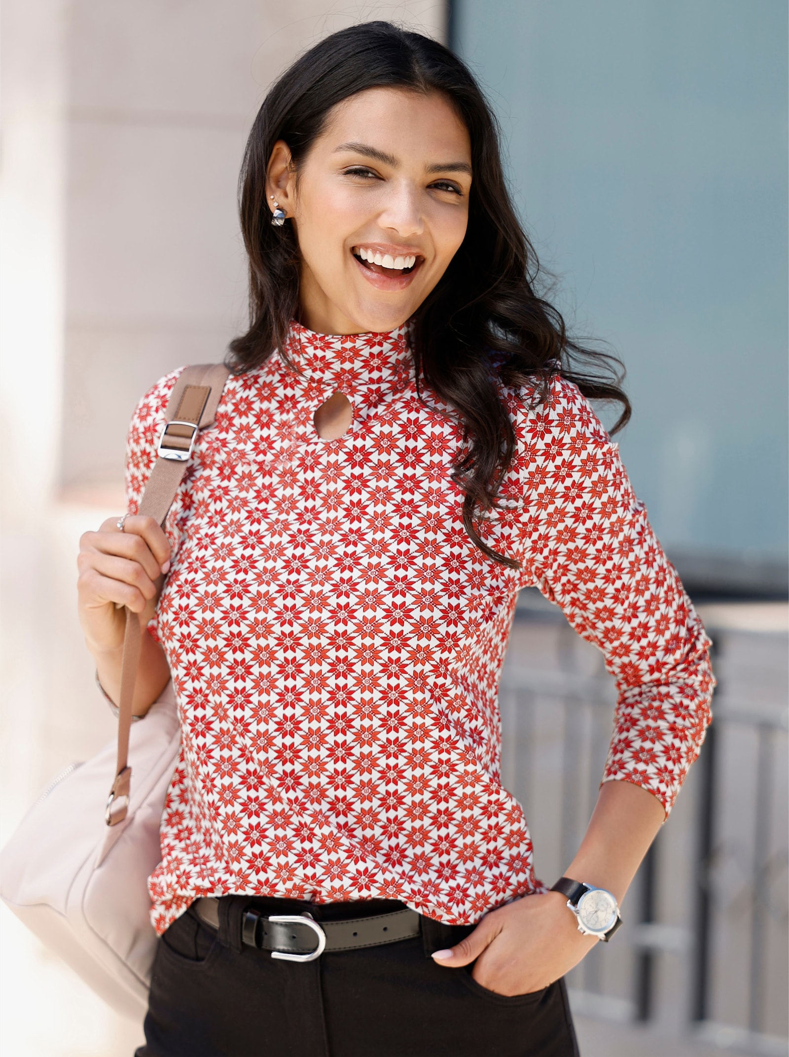 Stehkragenshirt mit Cut-out-Tropfen - kirsche-ecru-bedruckt