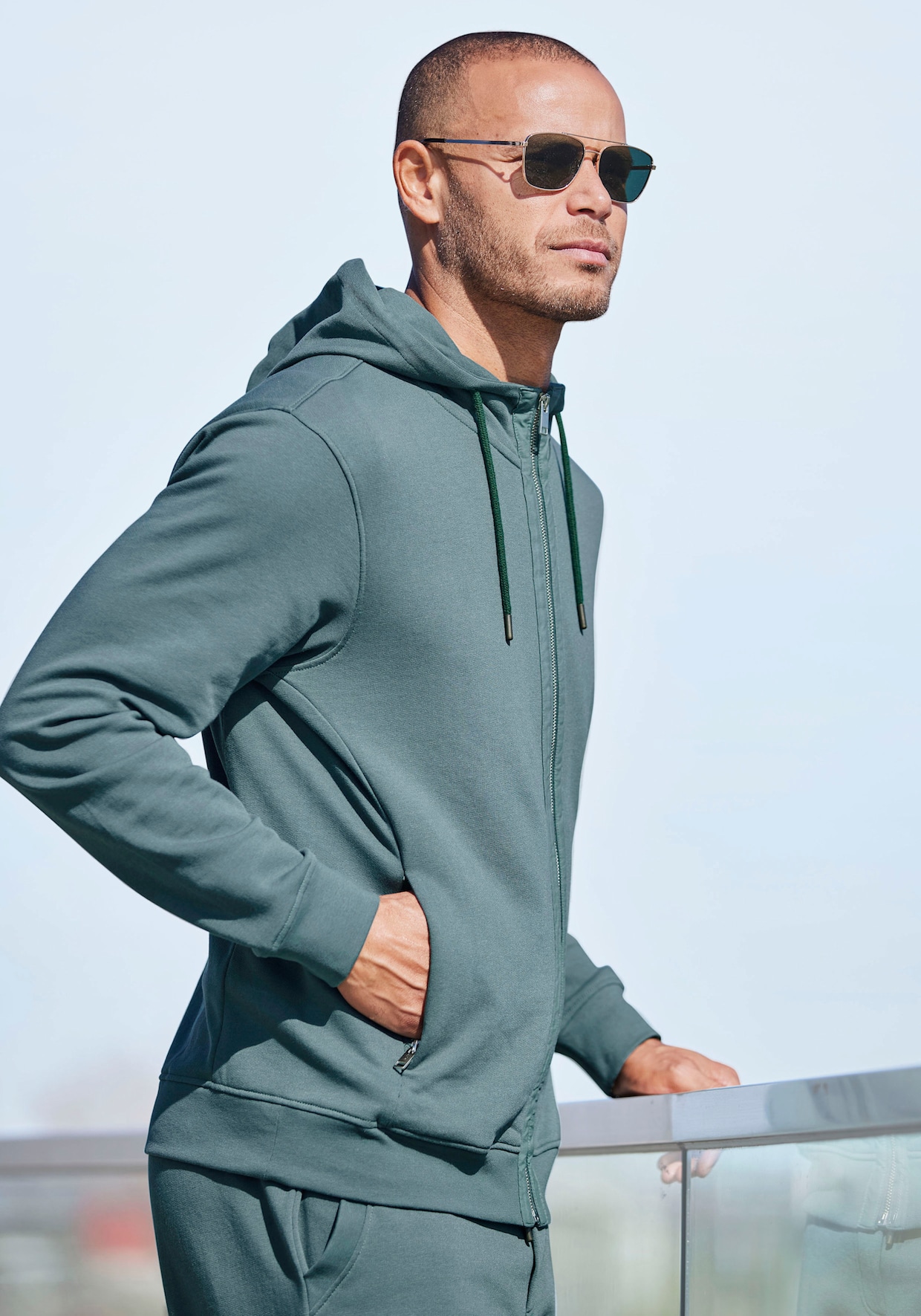 AUTHENTIC LE JOGGER Sweatvest met capuchon - groen