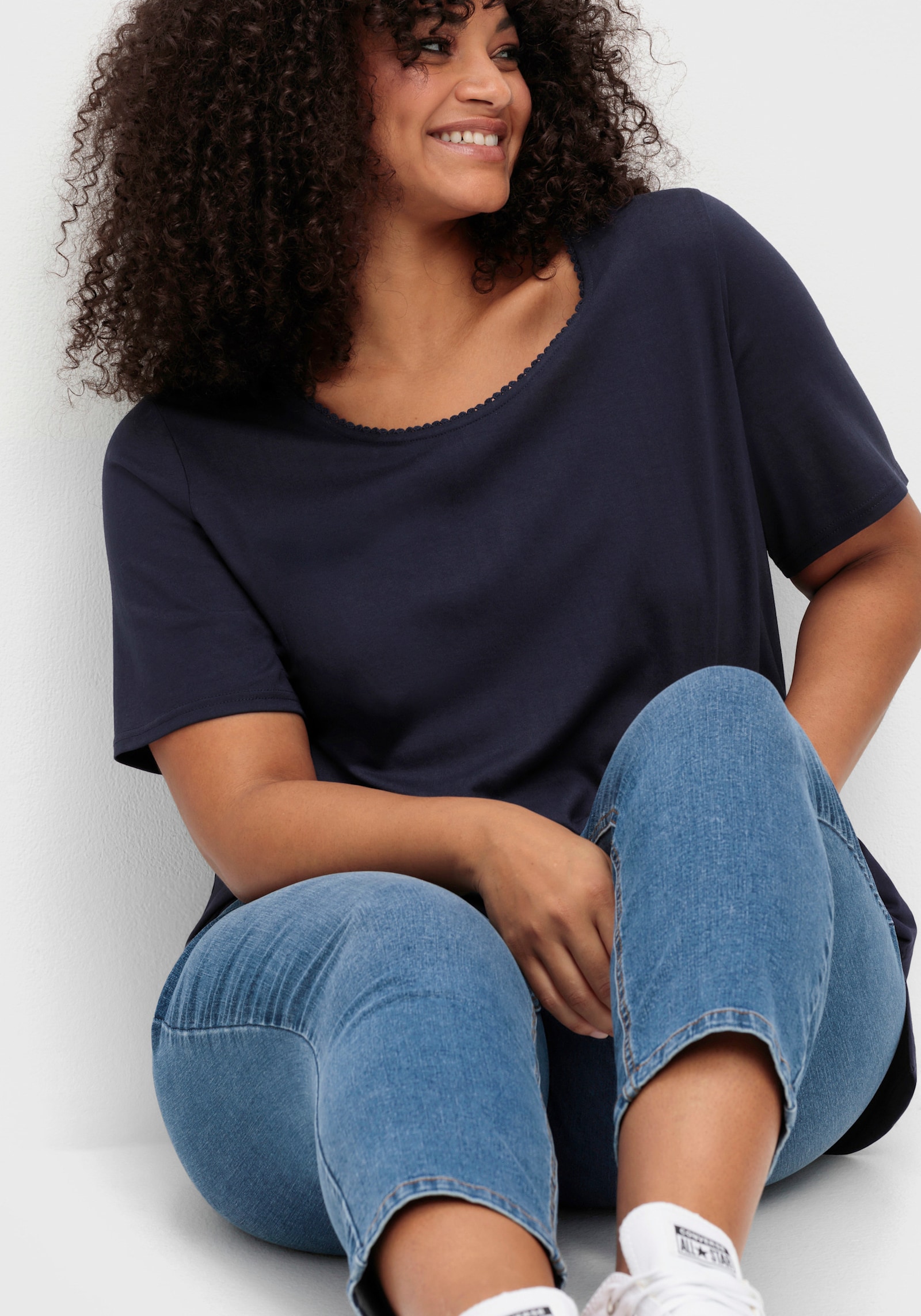 sheego T-Shirt mit Spitzenborte - tiefblau