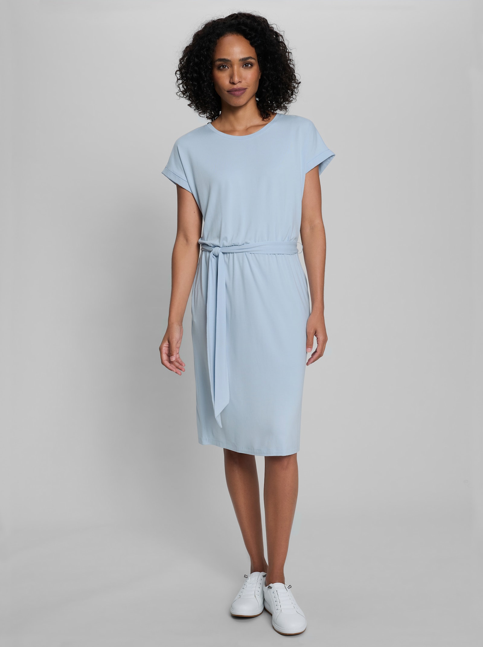 heine Jerseykleid mit Bindegürtel - hellblau