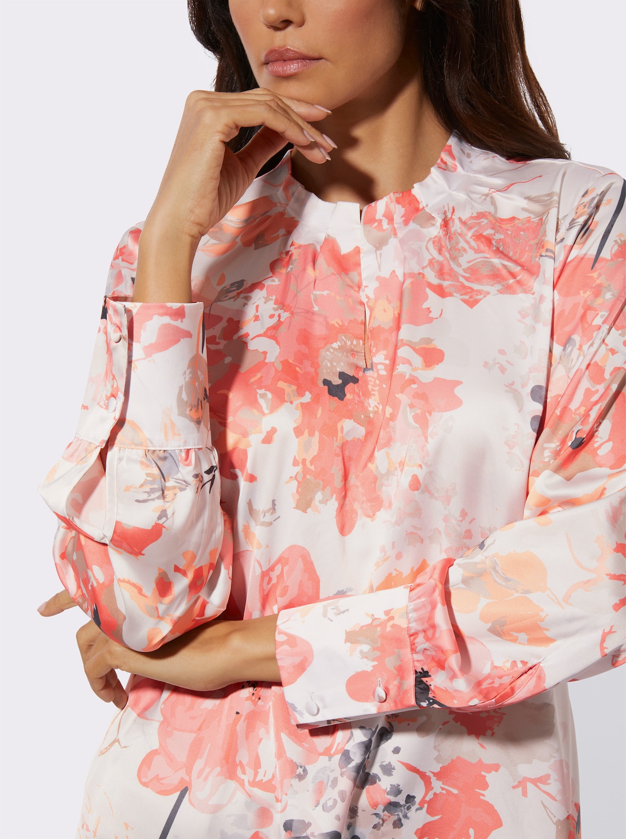 Druckbluse in Satin-Qualität - ecru-apricot-bedruckt