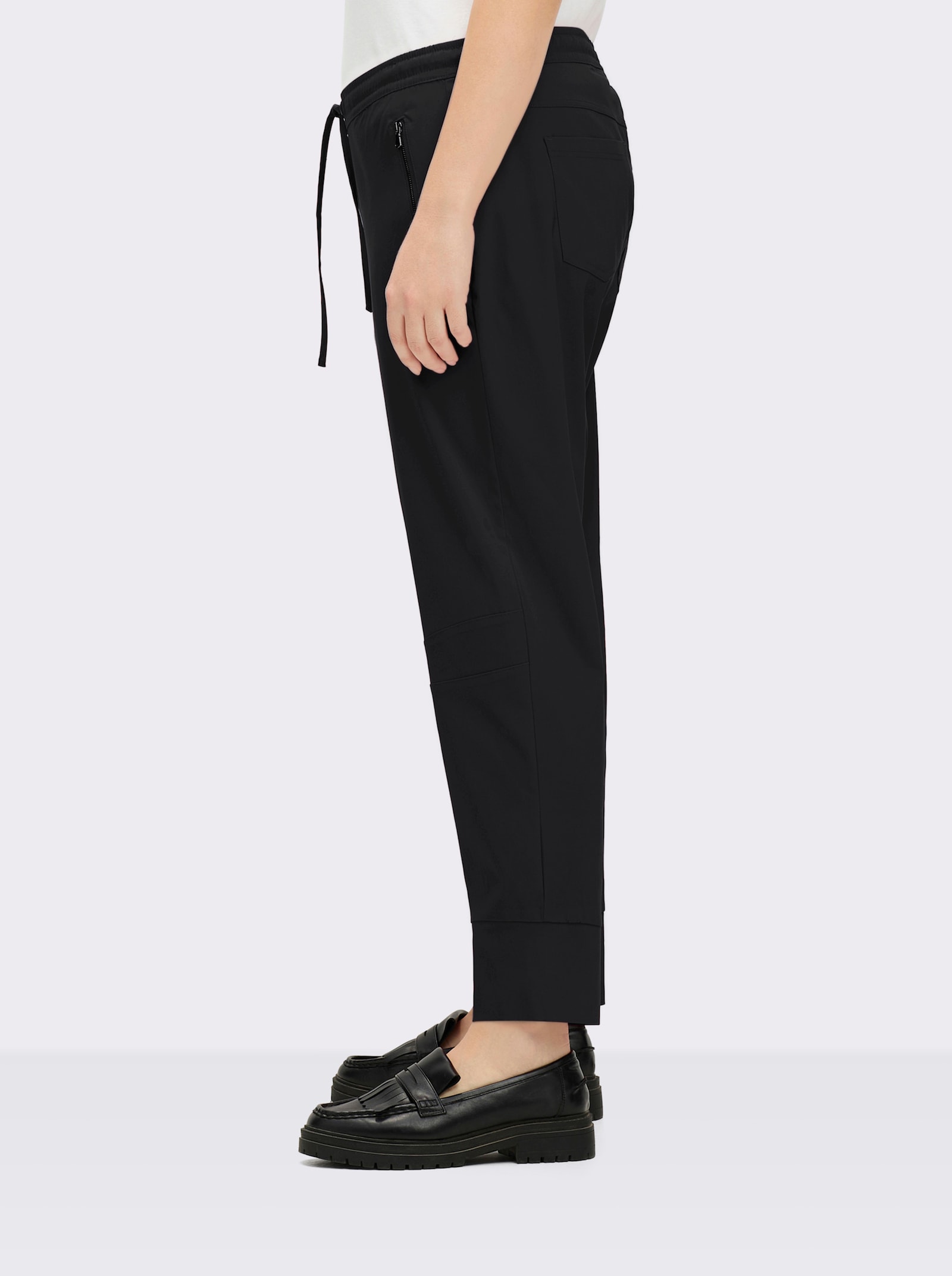 Jogg Pants mit Passformsattel hinten - schwarz