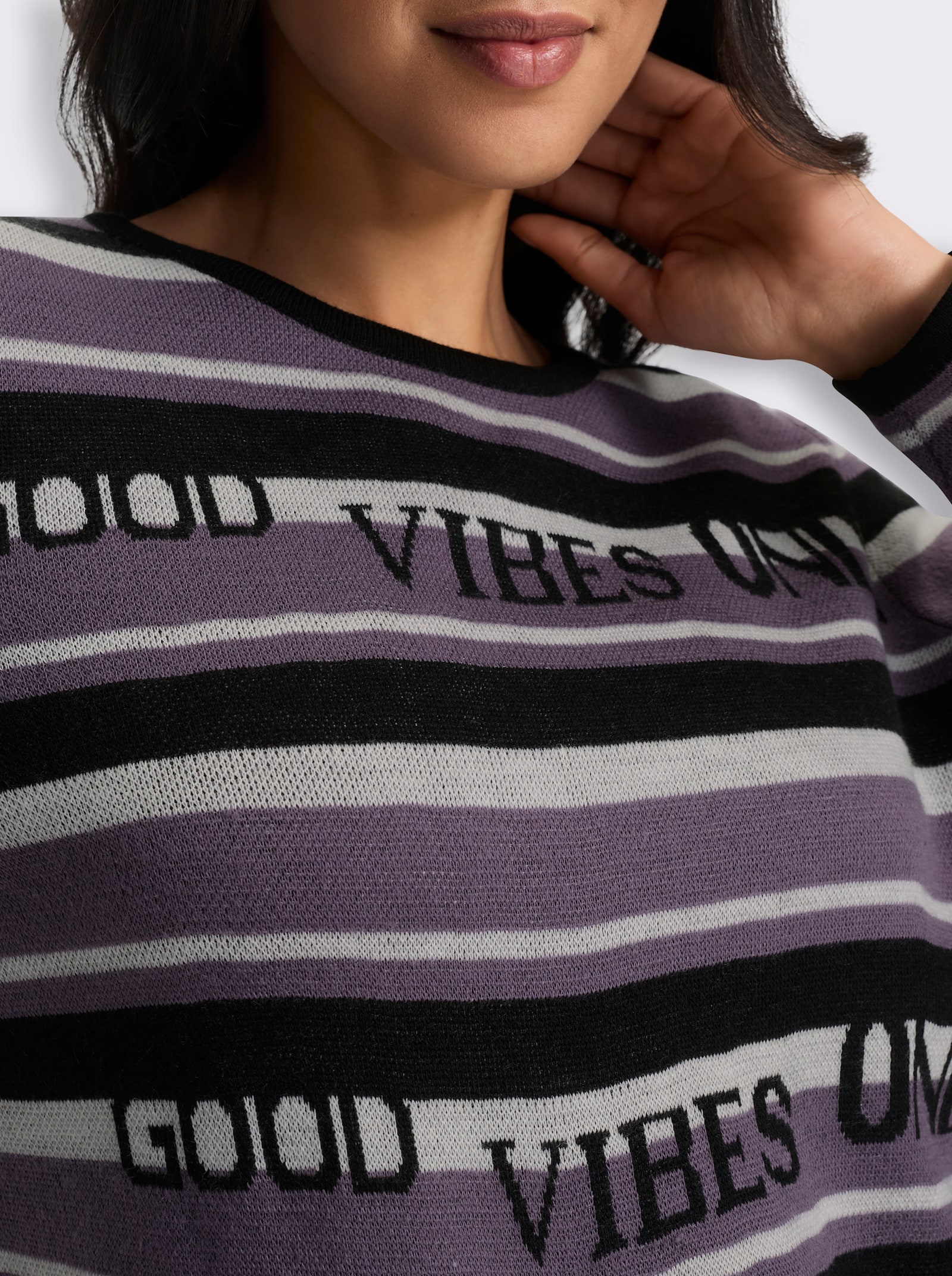 Jacquard-Pullover mit Streifen und Schriftzug - schwarz-feige-gemustert