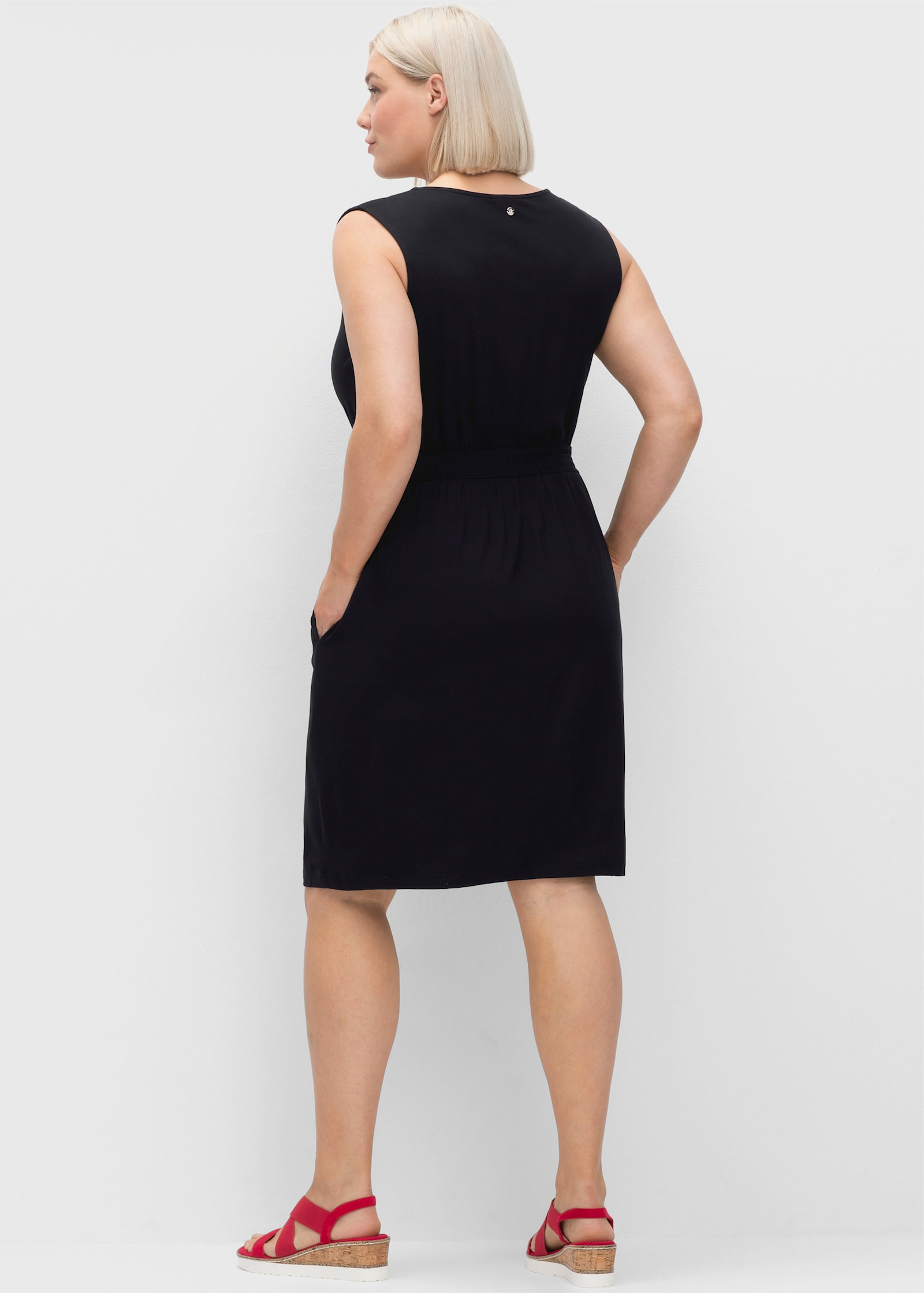 sheego Robe en jersey avec poches latérales - noir