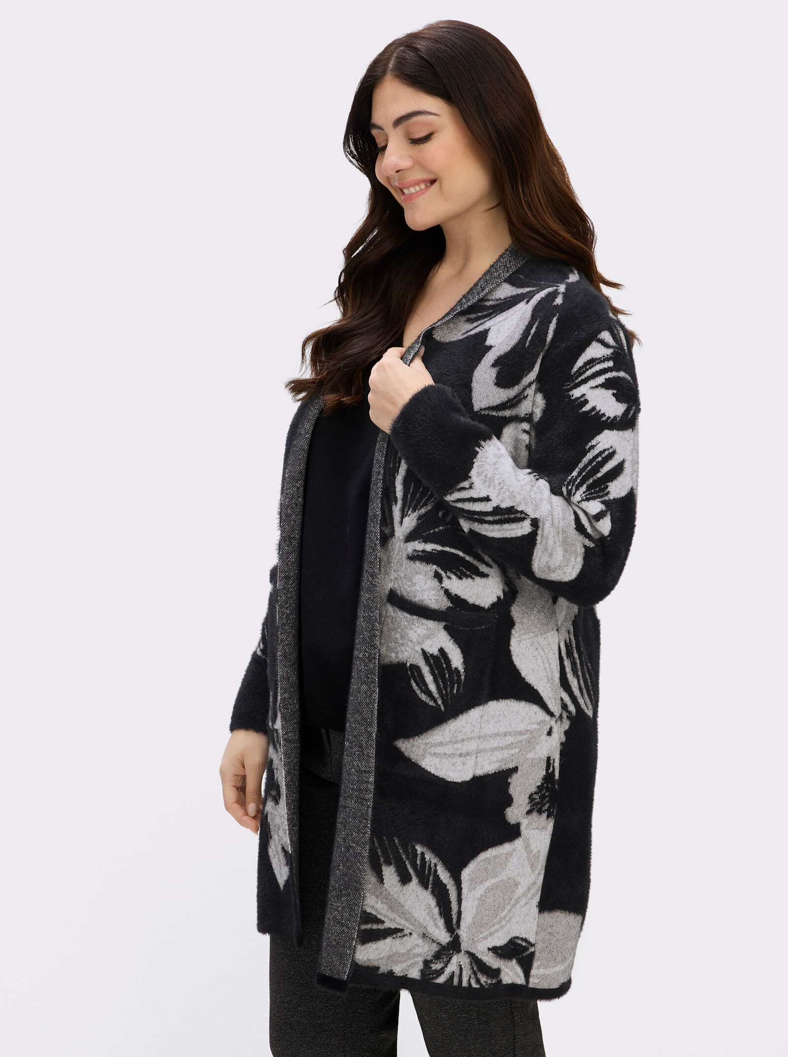 sheego Longstrickjacke mit Jaquardmuster - schwarz-elfenbein-gemustert