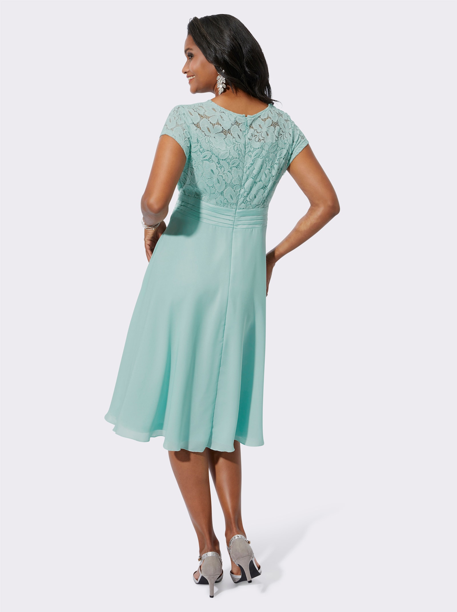 Cocktailkleid mit kunstvollem Spitzeneinsatz - kalkmint
