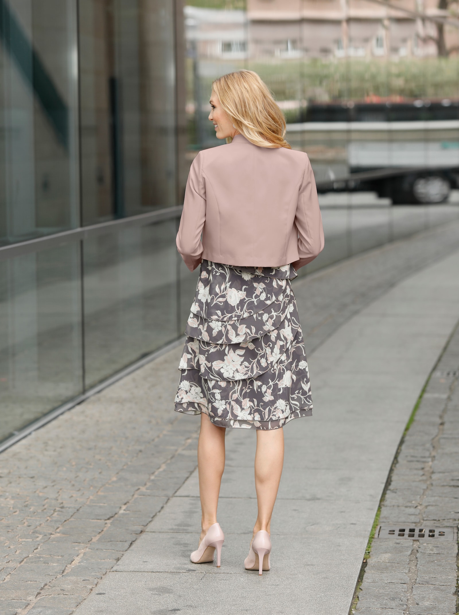 Sommerkleid mit Blumen-Druck, mehrlagig - anthrazit-bedruckt