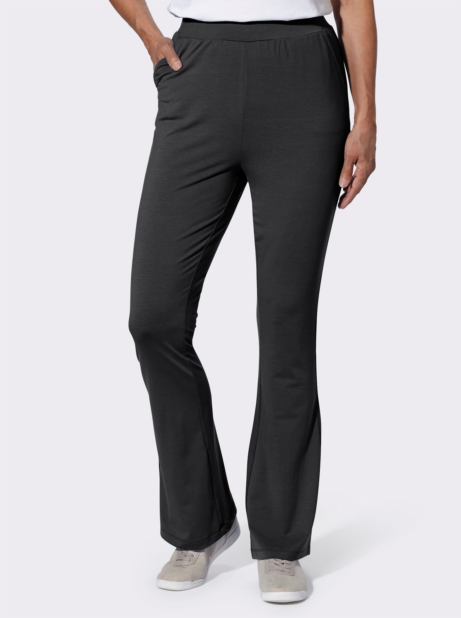 Kalhoty pro volný čas s mírně rozšířenými nohavicemi - černá