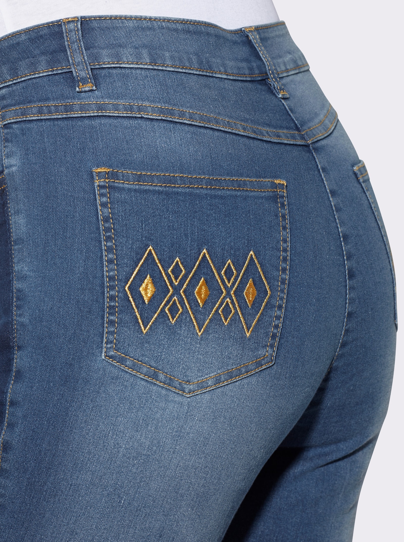 High-waist-Jeans mit goldfarbener Stickerei - blue-bleached