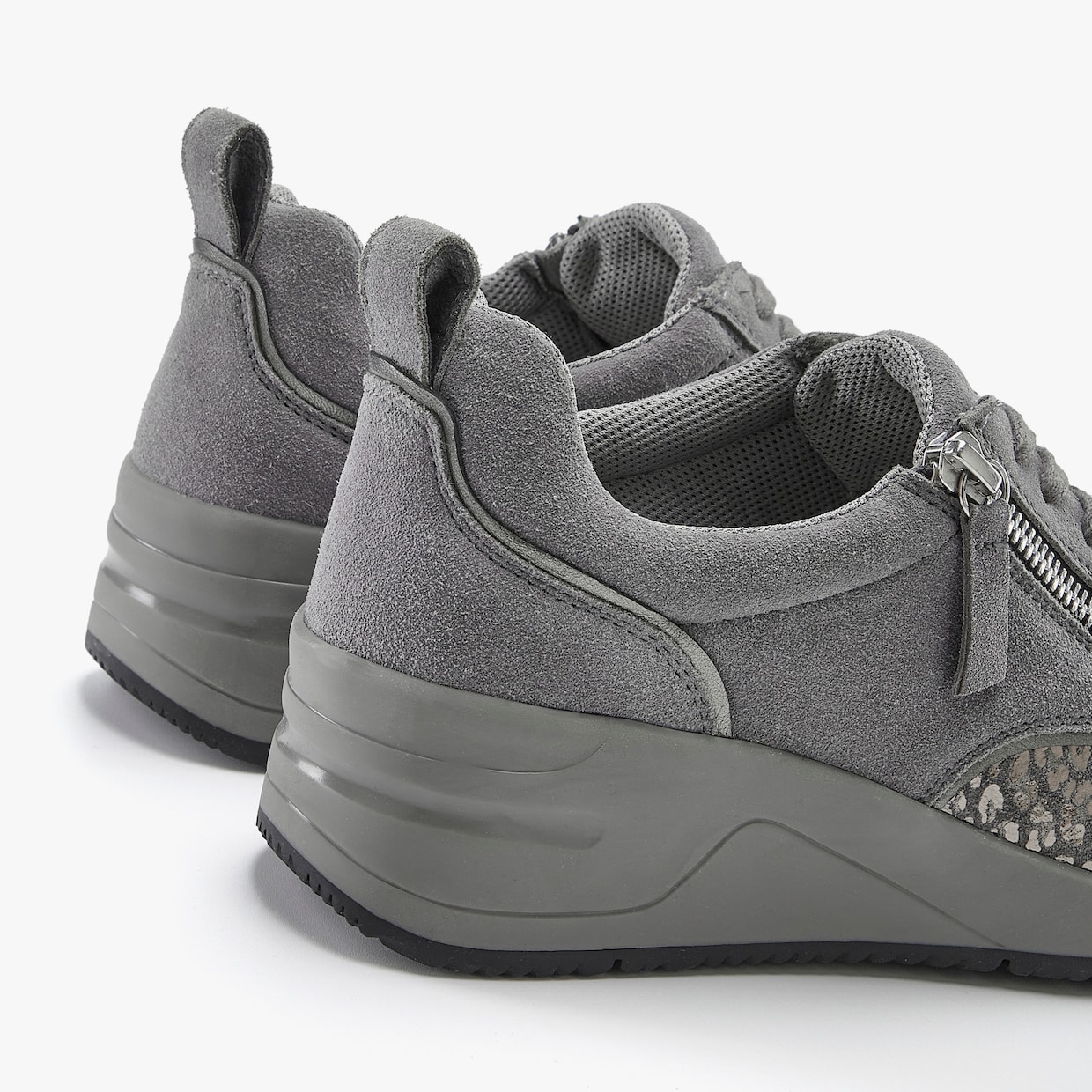 LASCANA Sneaker - grijs