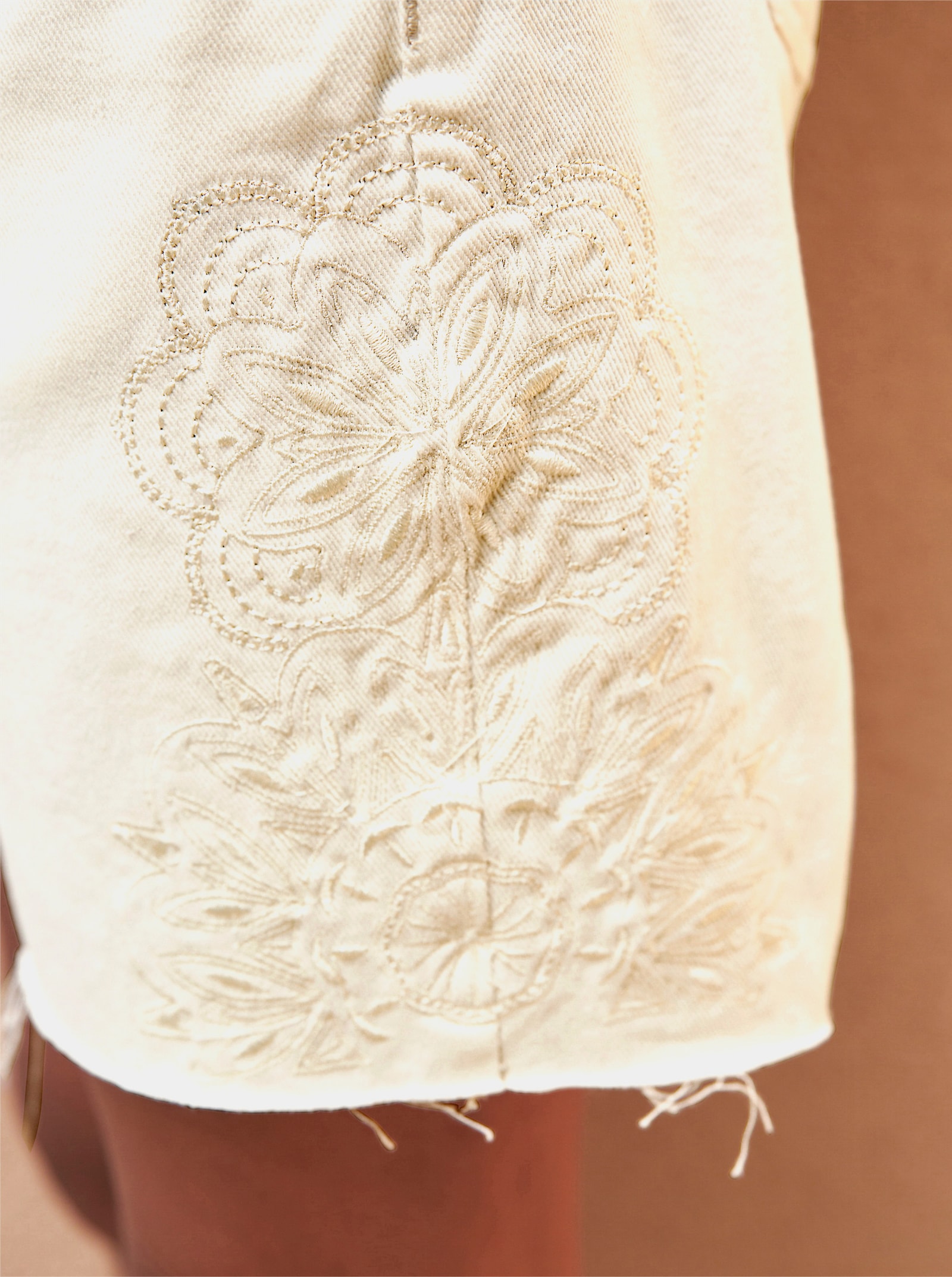 heine Shorts mit Stickerei - ecru