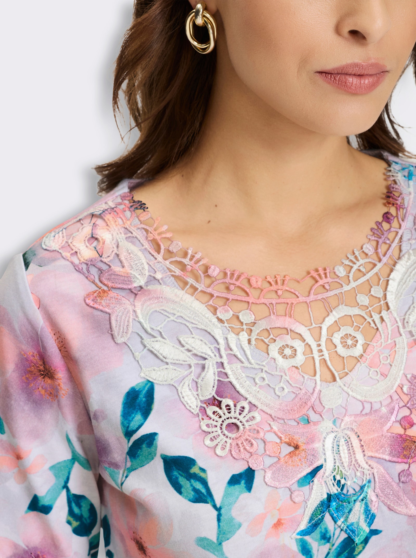 Spitzenshirt mit Spitze am Ausschnitt - ecru-flamingo-bedruckt