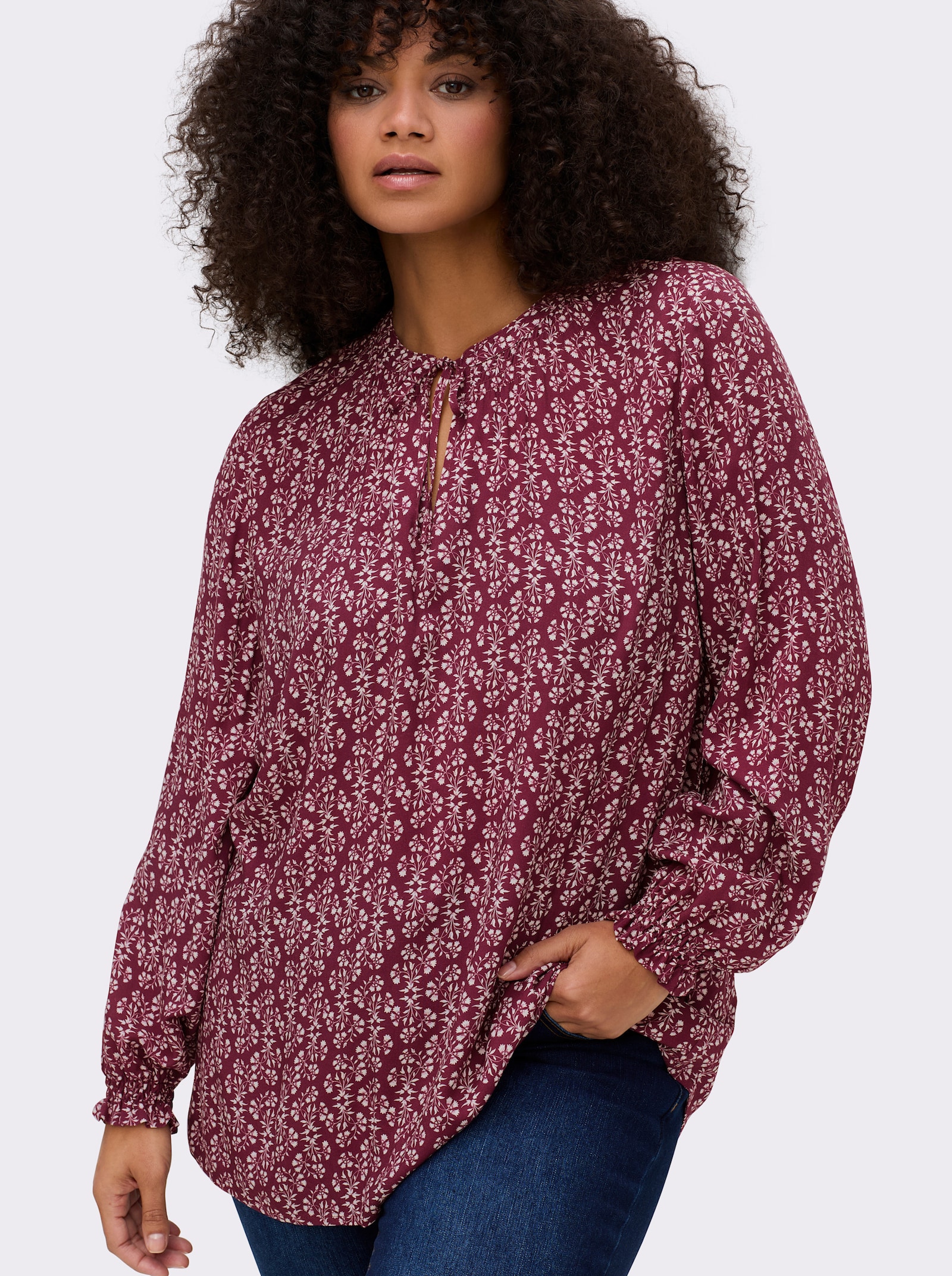 sheego Tunika mit Blütenprint und Smok-Details - bordeaux-gemustert