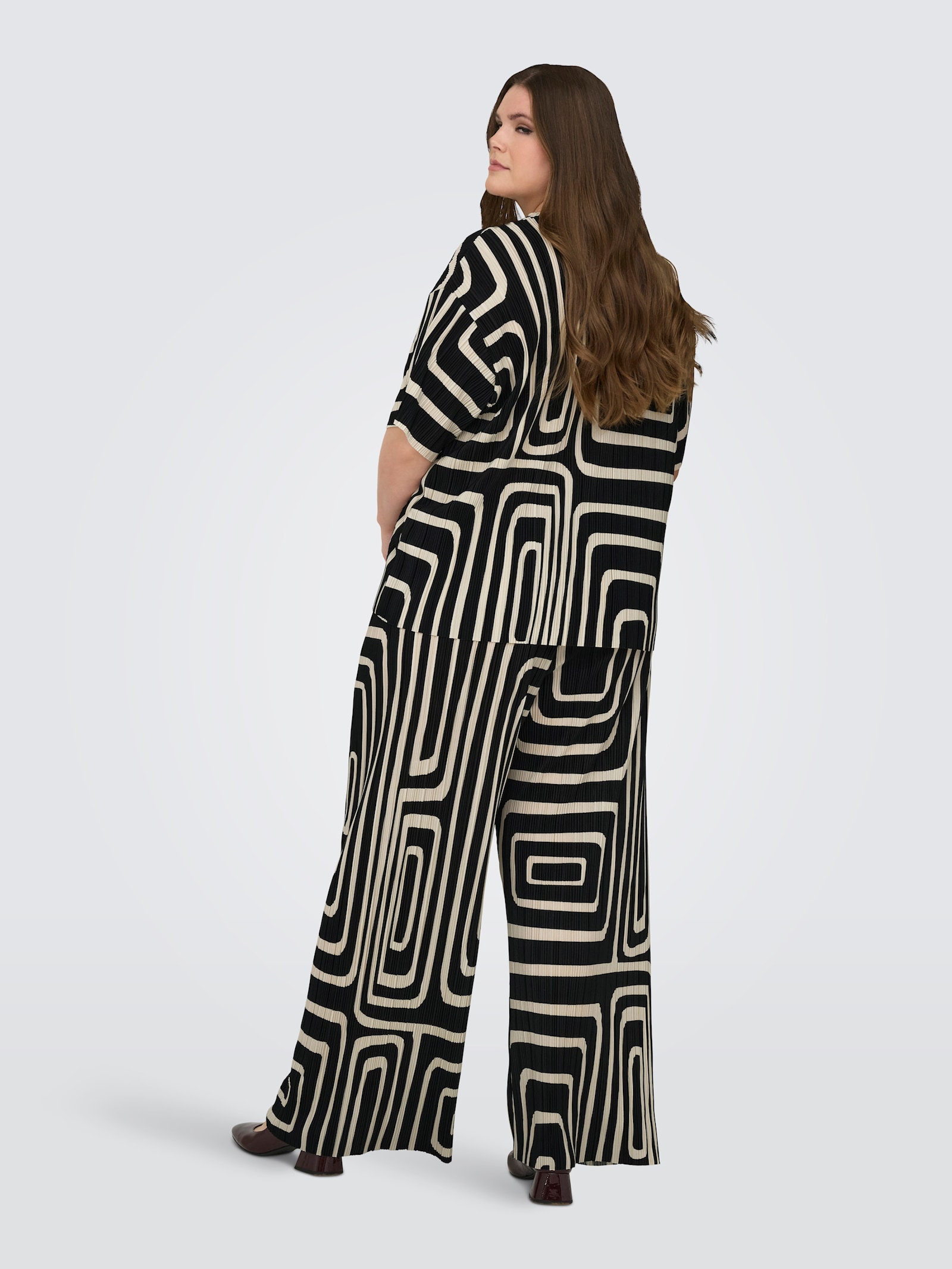ONLY CARMAKOMA Kurzarmshirt - black aop:oatmeal graphic