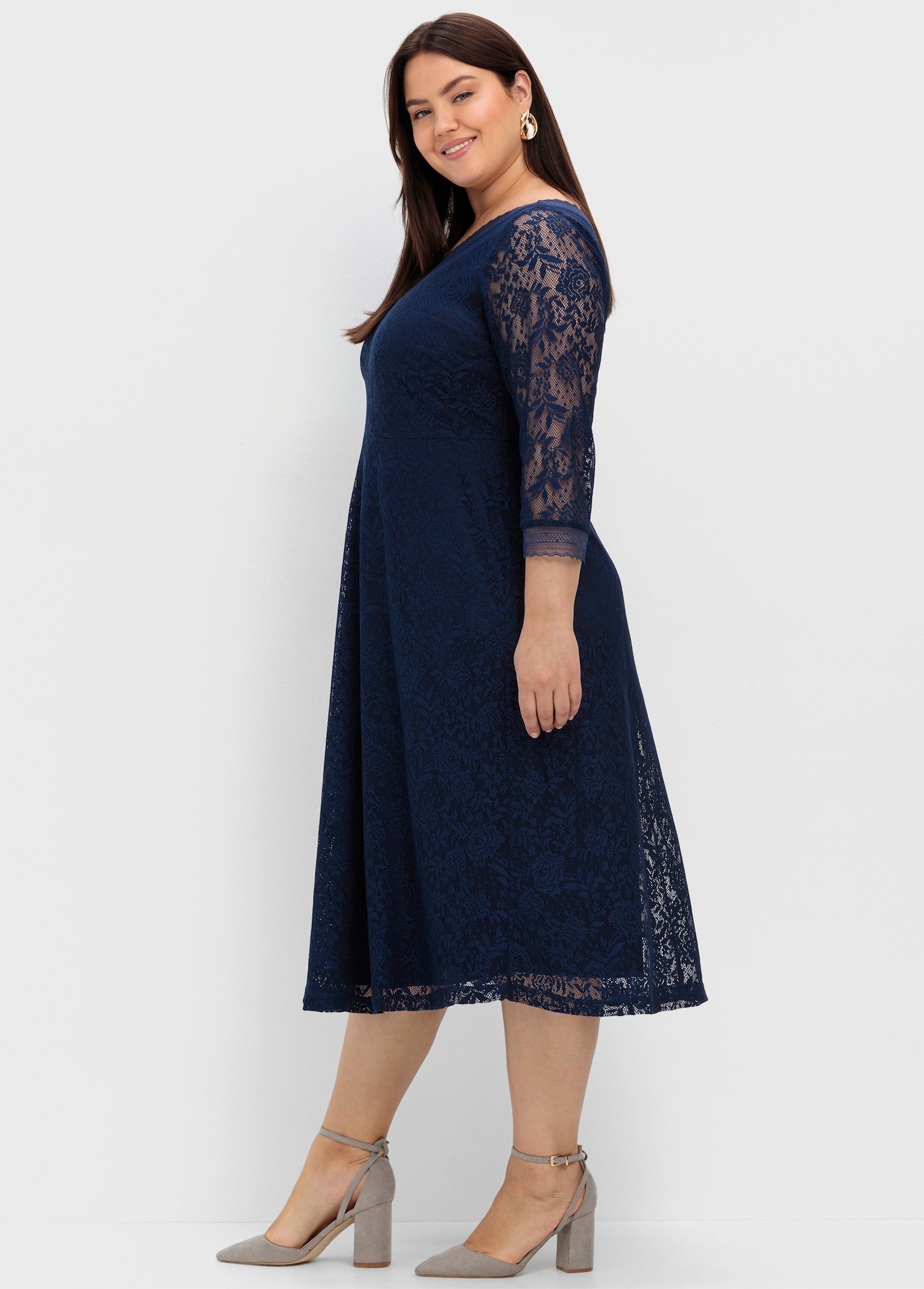 sheego Robe de soirée en dentelle florale - marine