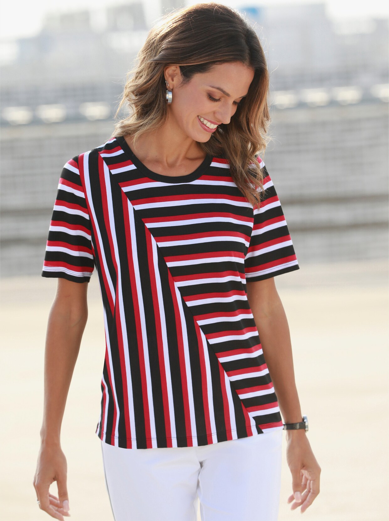 T-Shirt - schwarz-rot-gestreift