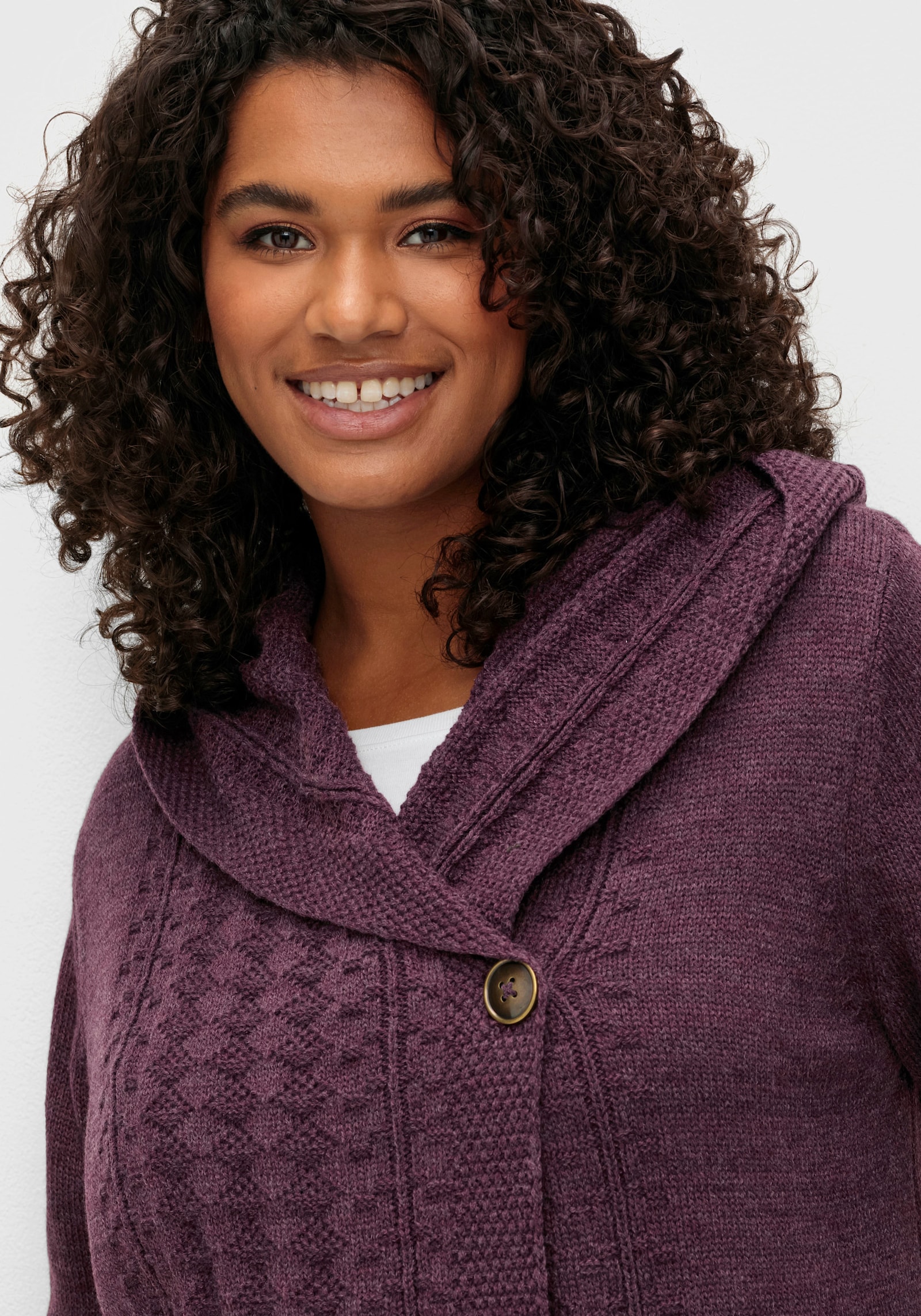 sheego by Joe Browns Kapuzenstrickjacke mit Knopf - brombeere