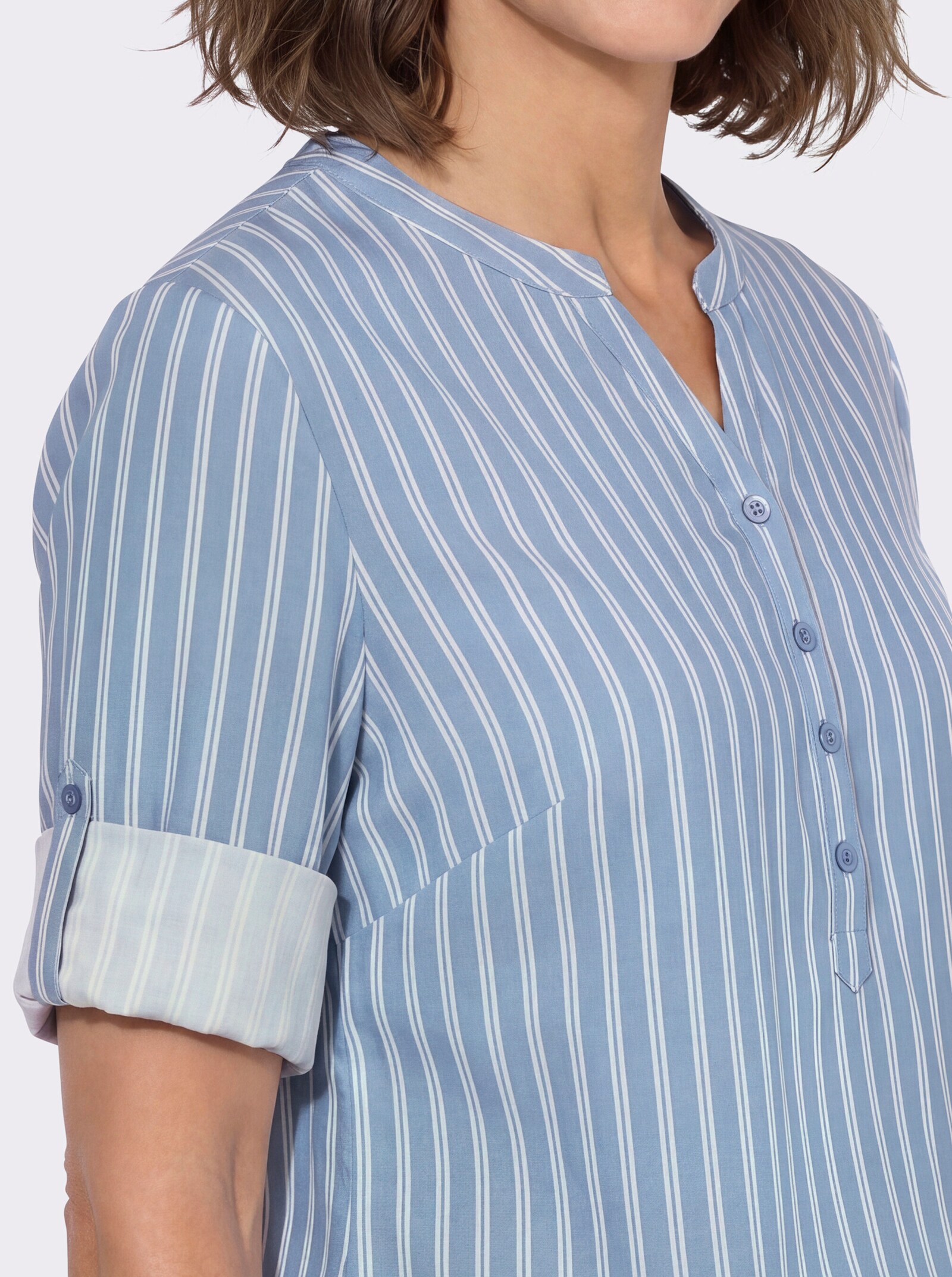 Gestreifte Bluse mit hinten abgerundetem Saum - bleu-ecru-gestreift