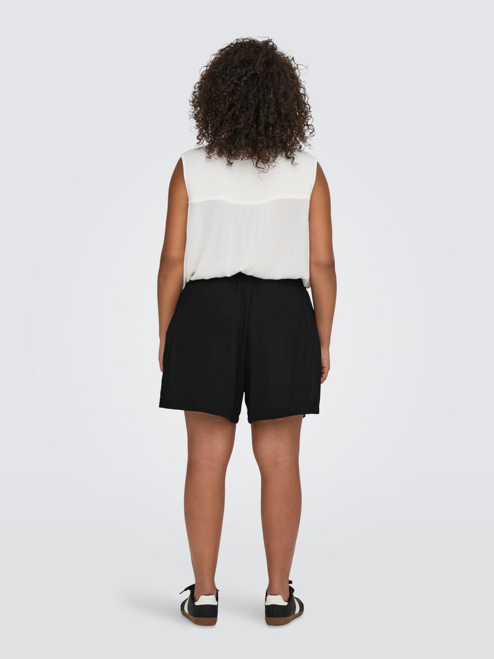 ONLY CARMAKOMA Shorts - black