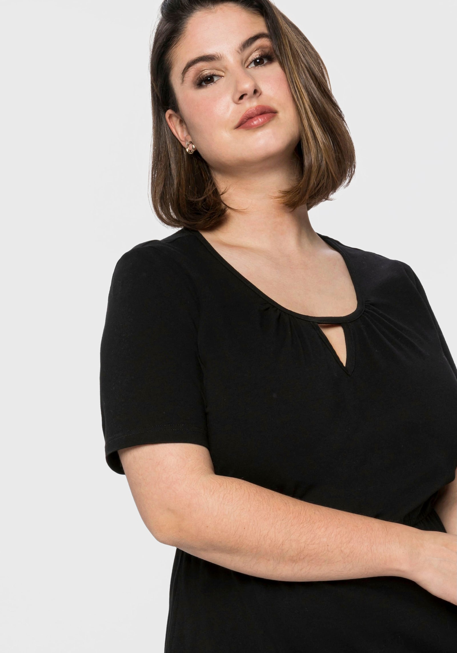 sheego Jerseykleid mit Cut-out am Ausschnitt - schwarz