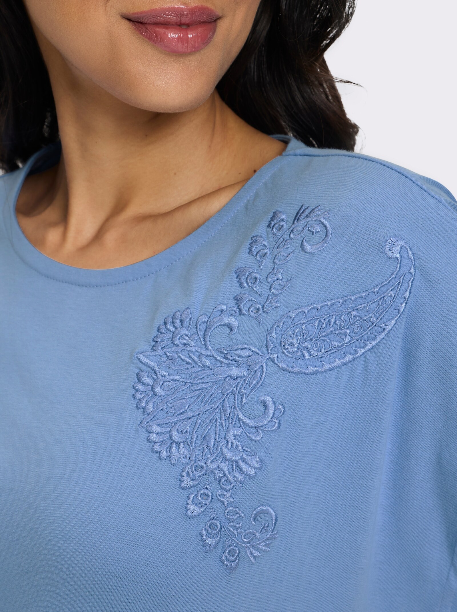 Kurzarmshirt mit Blumen-Stickerei - himmelblau
