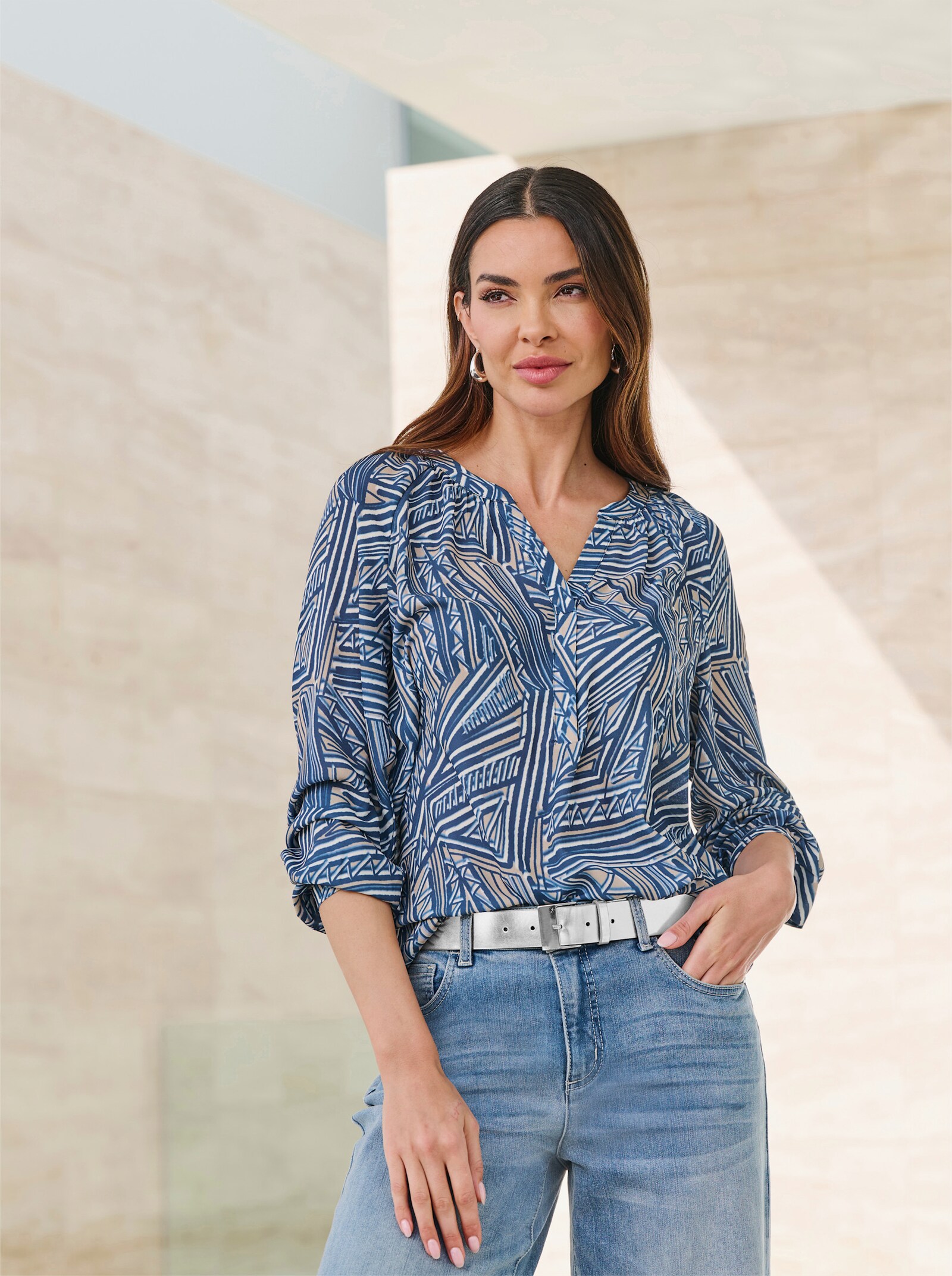 heine Druckbluse mit Grafik-Dessin - rauchblau-beige-bedruckt