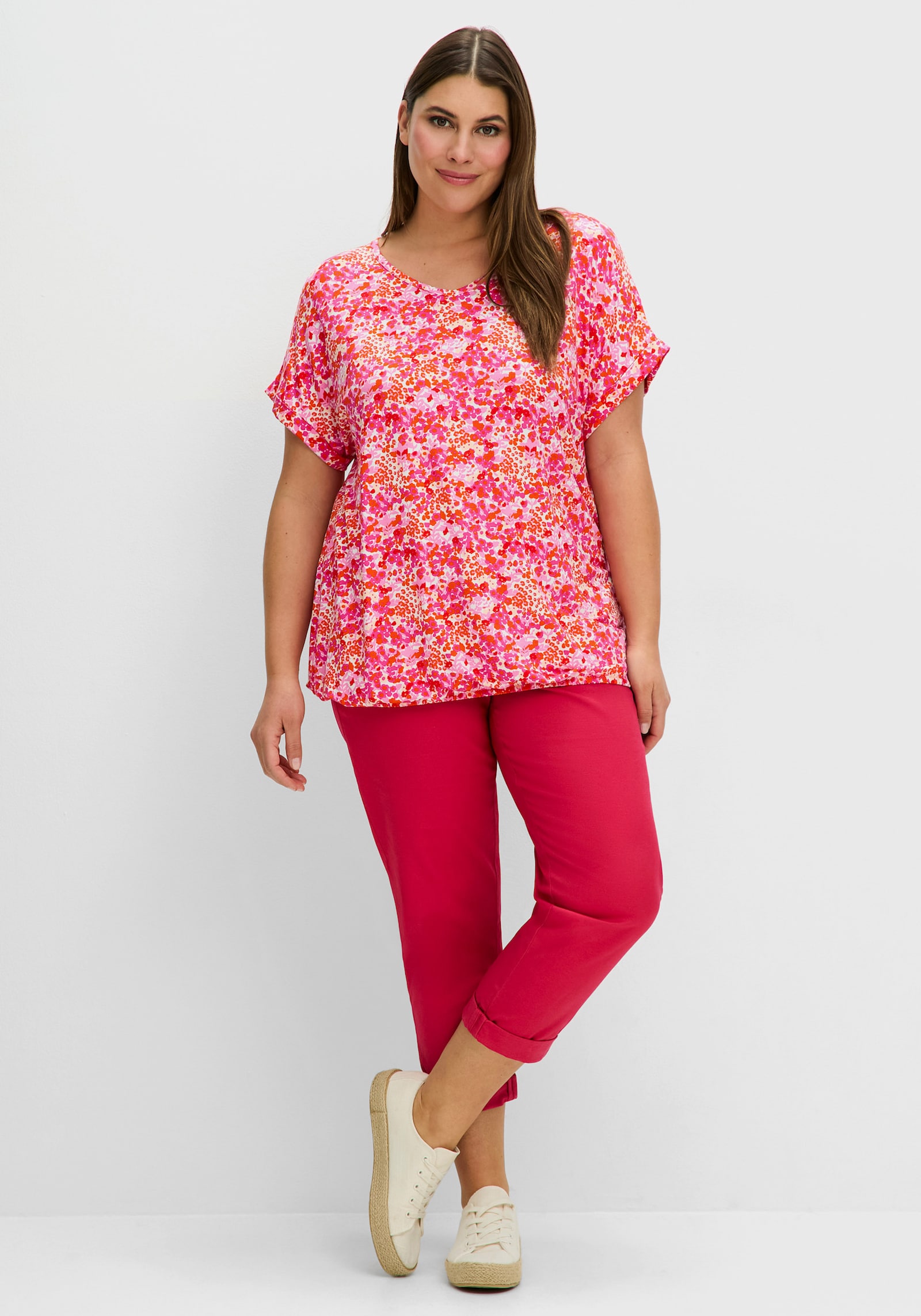 sheego T-Shirt mit Blumendruck und Saum-Gummizug - fuchsia-gemustert