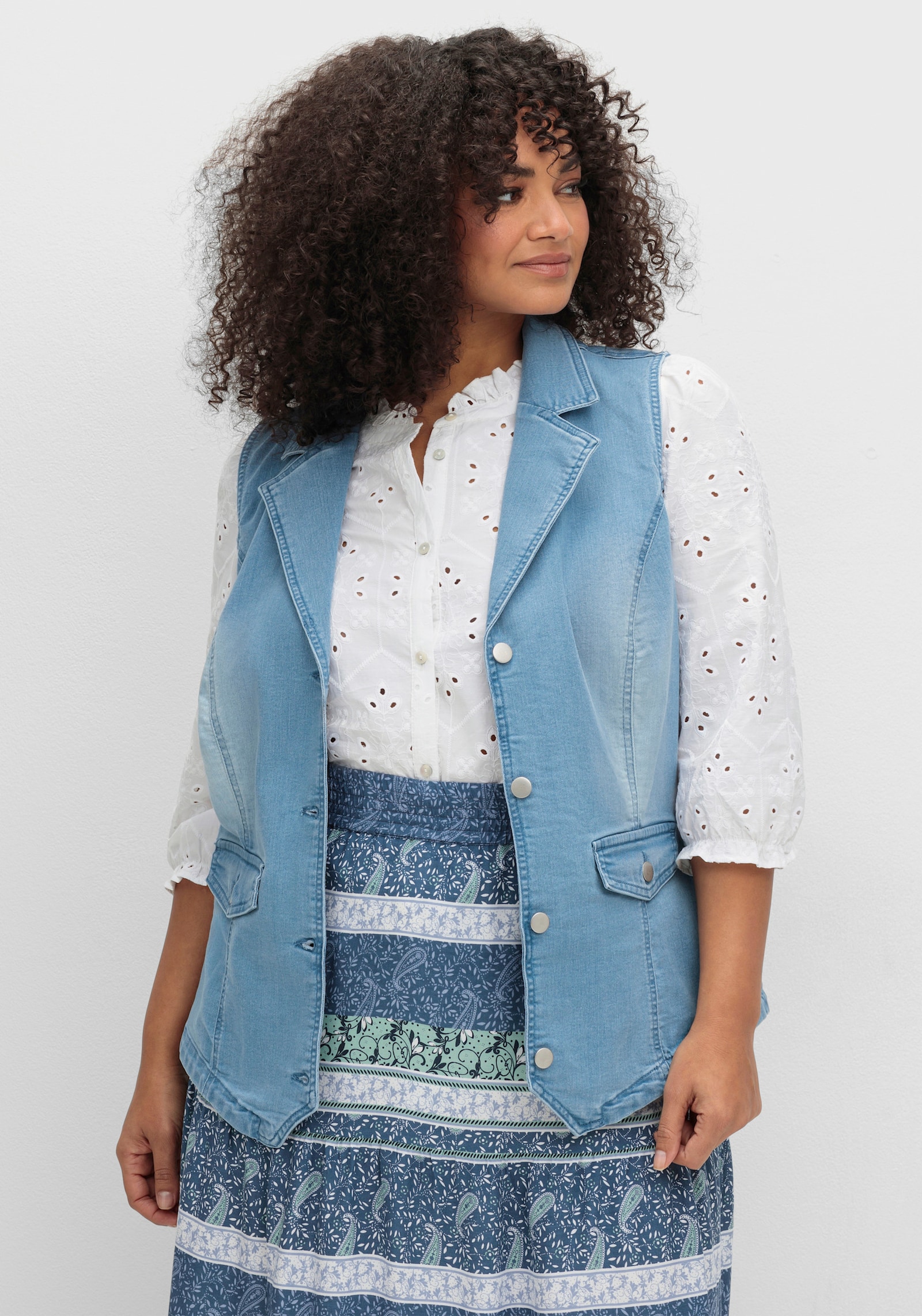 Jeansweste mit Reverskragen - blue-bleached