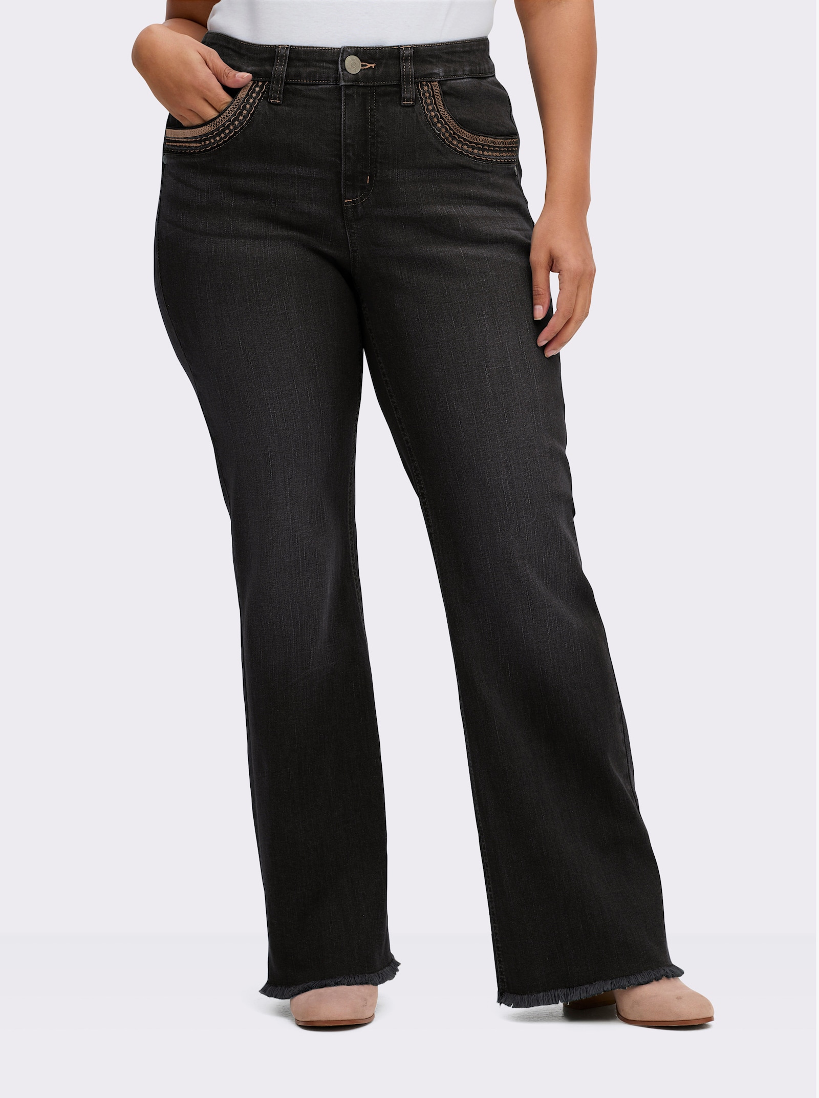 sheego Bootcut-Jeans mit Fransensaum - black denim