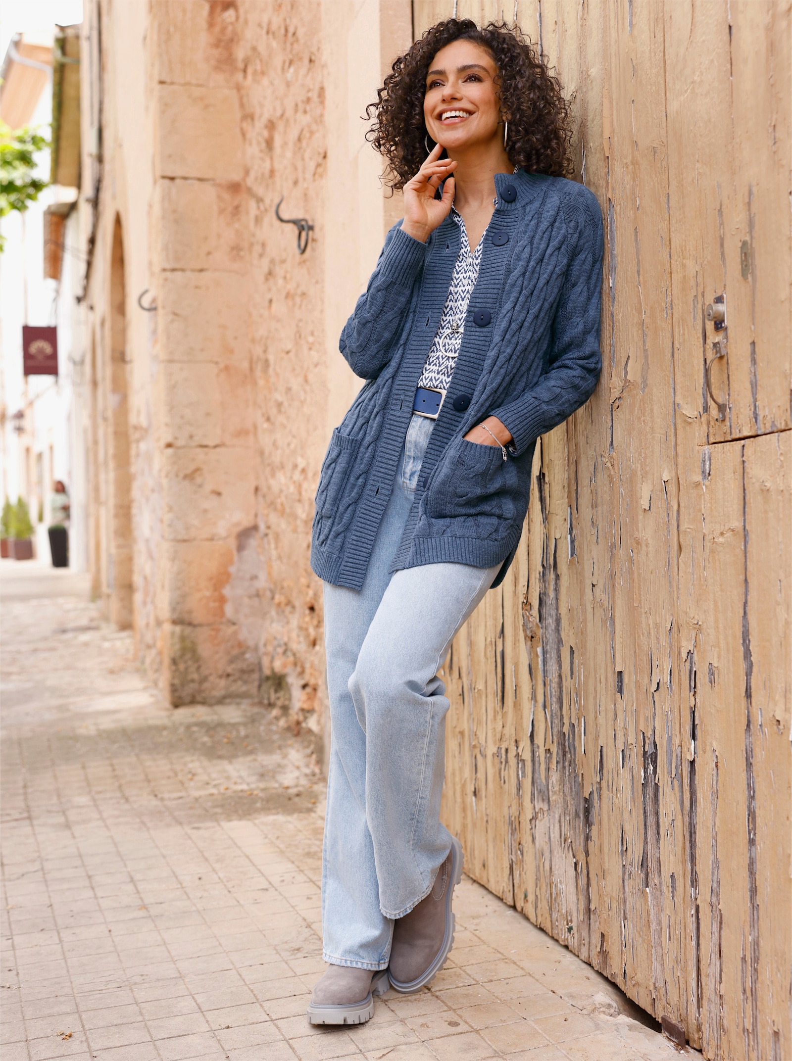 Longstrickjacke mit Zopf-Strickmuster - rauchblau