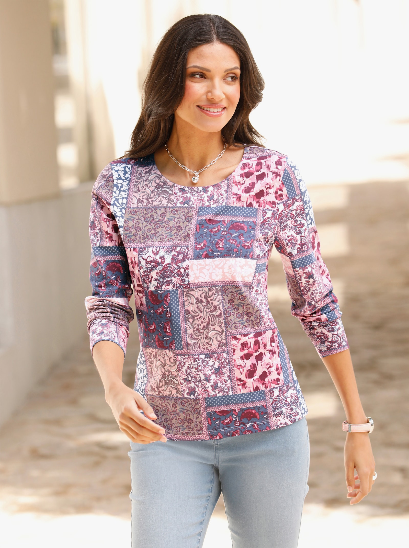 Topp med patchworkmönster - hortensia-rökblå-med tryck