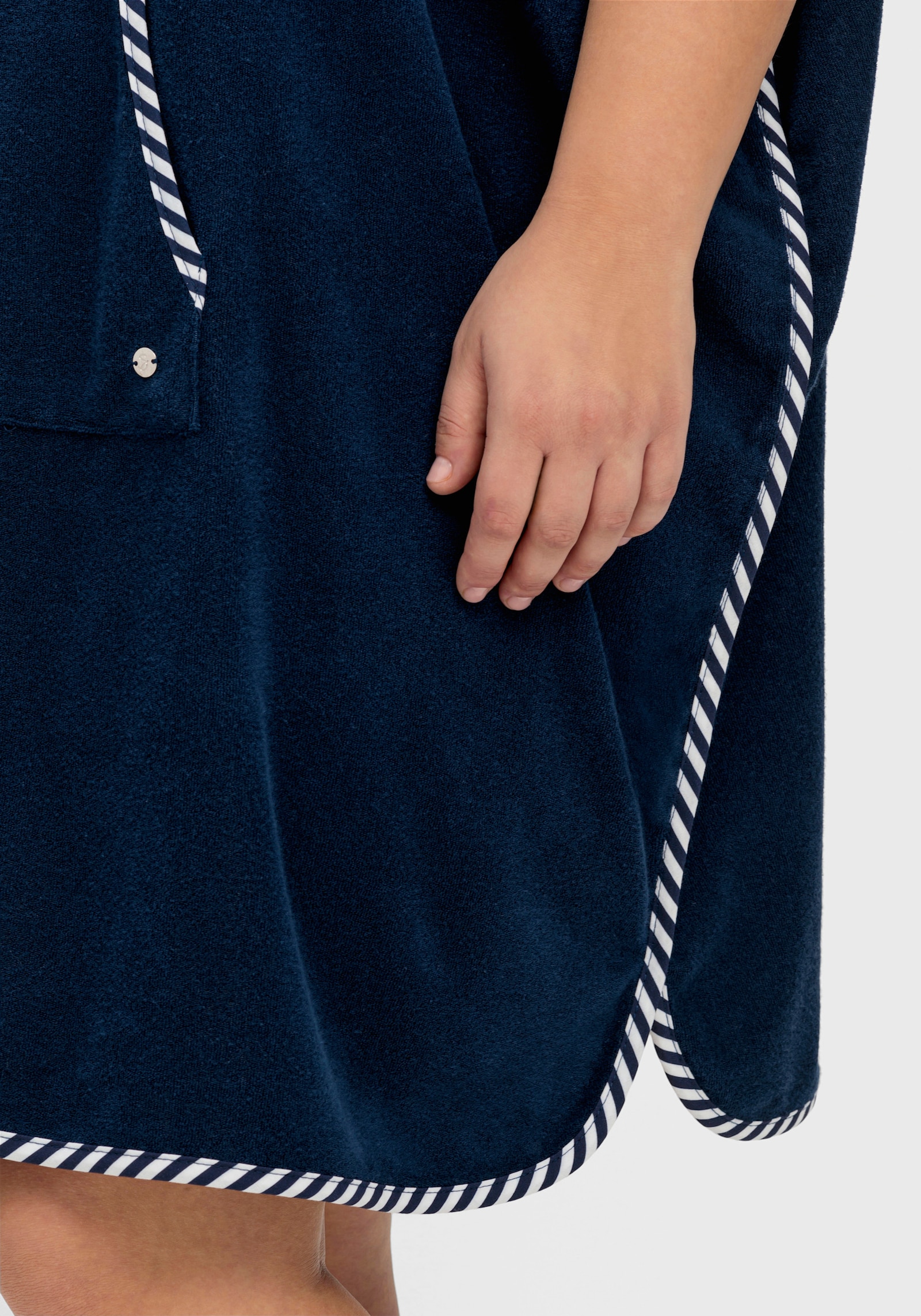 sheego Bademantel mit Kapuze, aus Frottee - marine