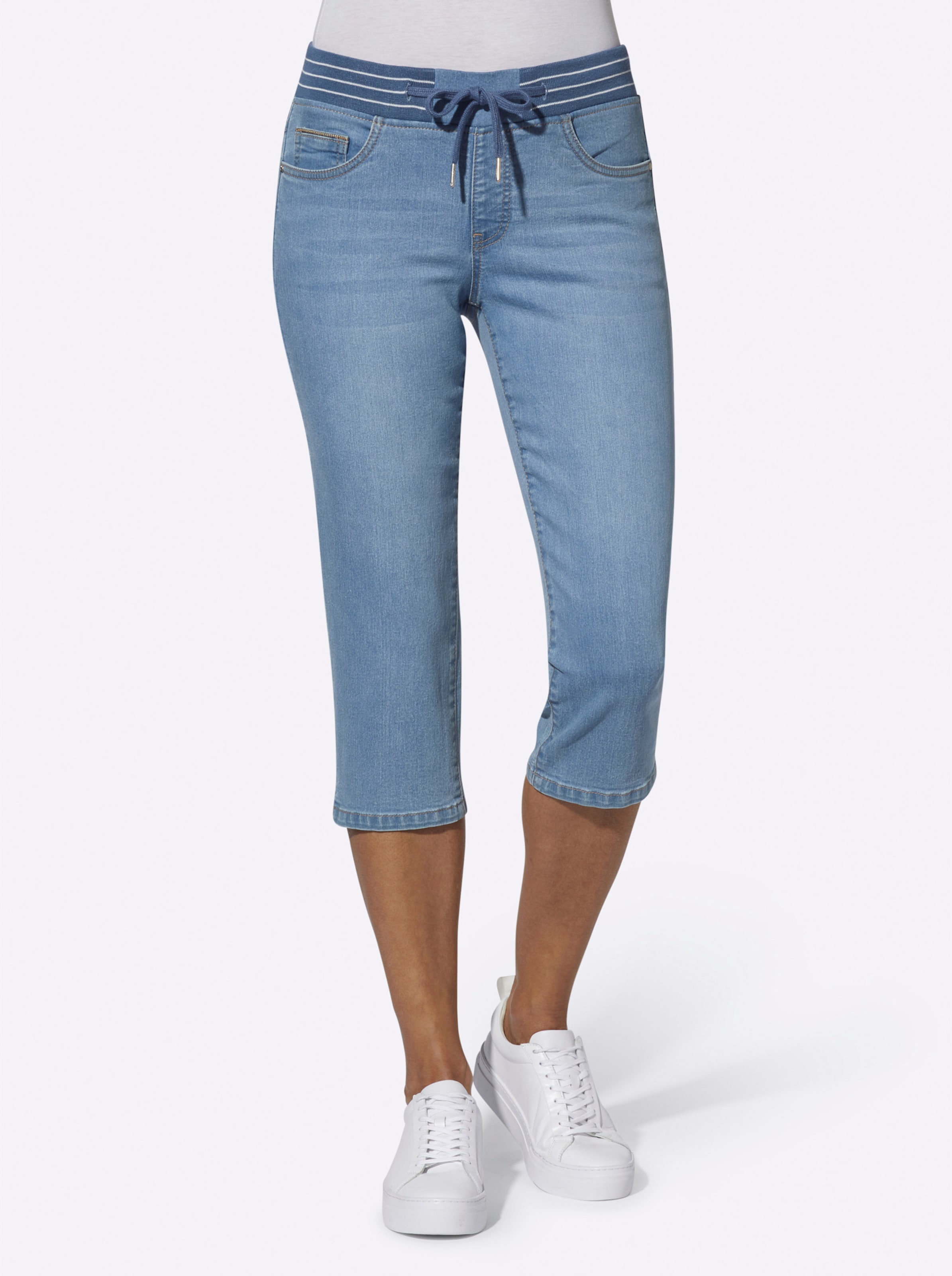 AC Style günstig Kaufen-Capri-Jeans in blue-bleached von heine. Capri-Jeans in blue-bleached von heine <![CDATA[Lässiger geht's kaum! Bequemer auch nicht! Capri-Jeans im beliebten 5-Pocket-Style mit Rundum-Dehnbund, Bindeband und imitiertem Reißverschluss. Kurze Fußschlitze a