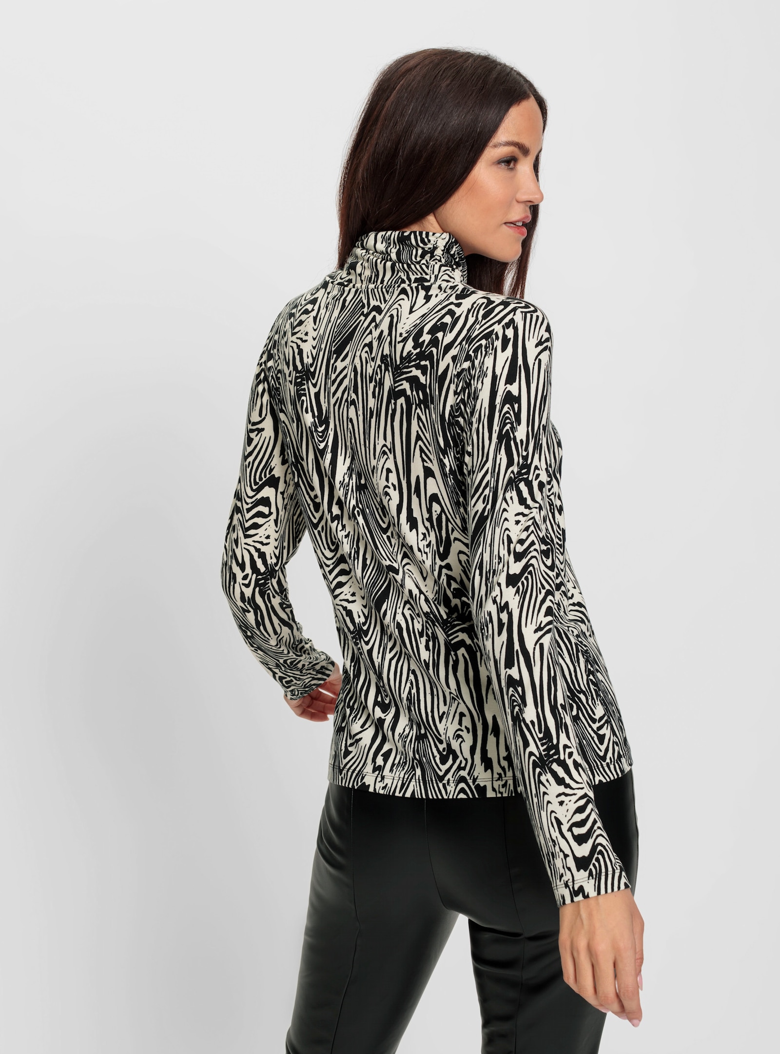 heine Print-Shirt mit Raffung am Kragen - schwarz-champagner-bedruckt