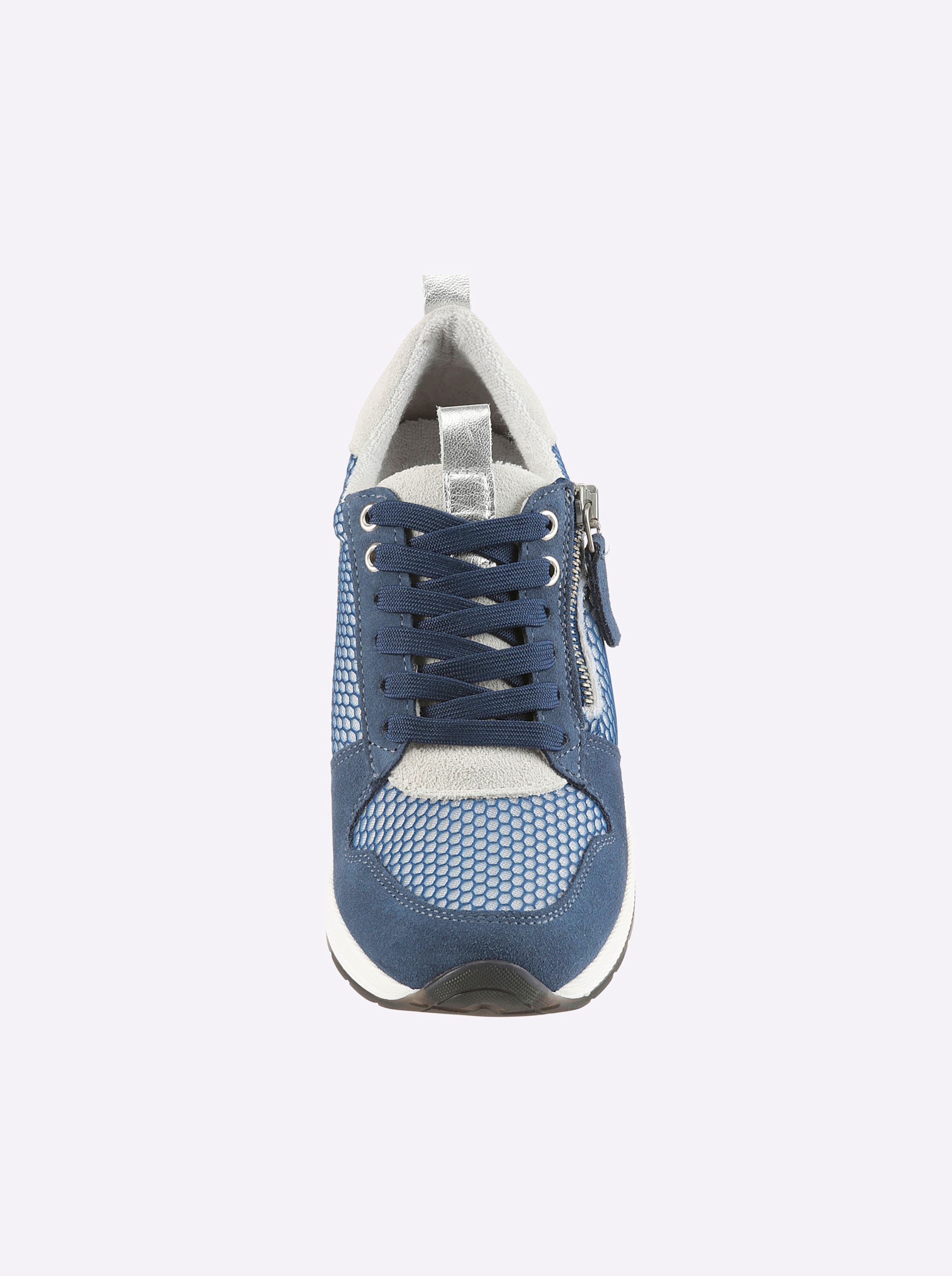 Sneaker