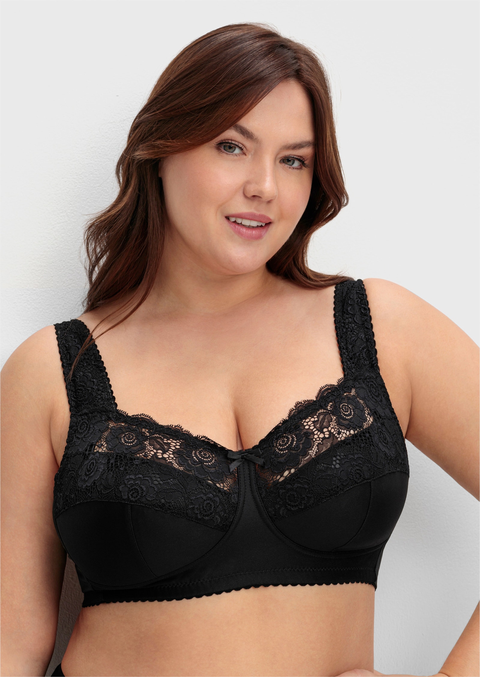 sheego Bügelloser BH mit Spitze, wattierte Cups - schwarz