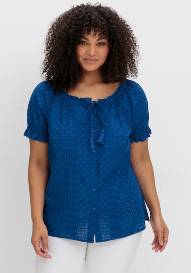 sheego by Joe Browns Blouse met korte mouwen, ajourwerk en carmenhals - bosbes