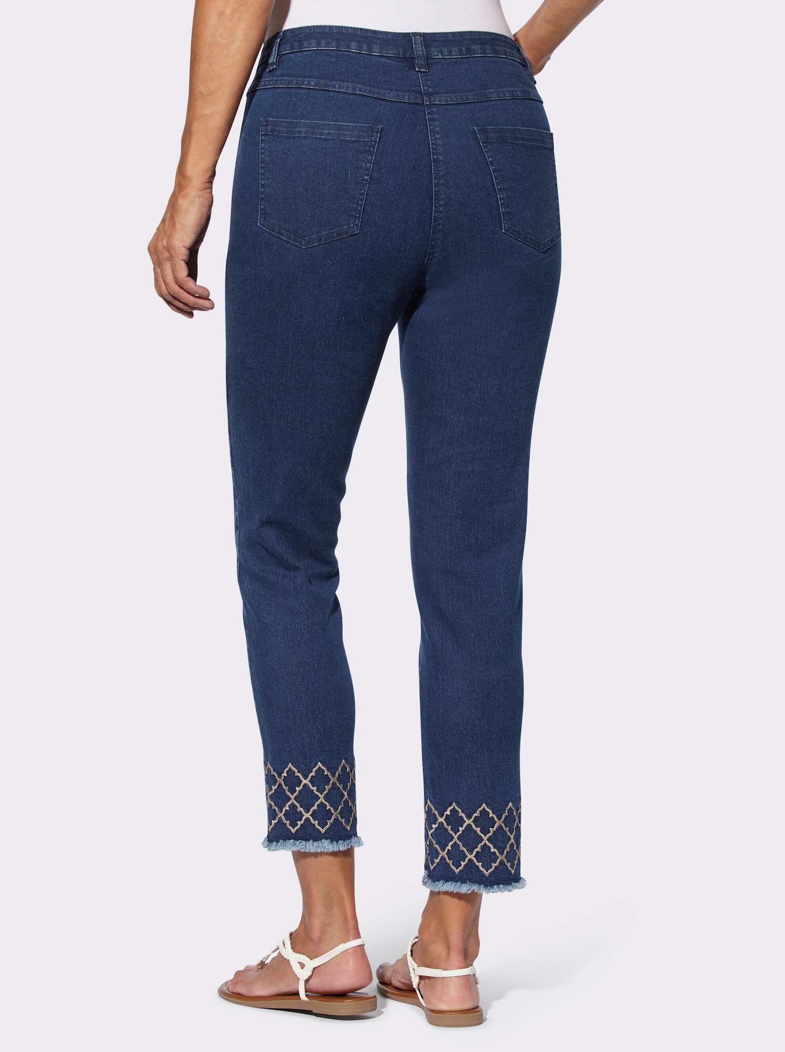 Jeans mit Rautenstickerei - blue-stone-washed