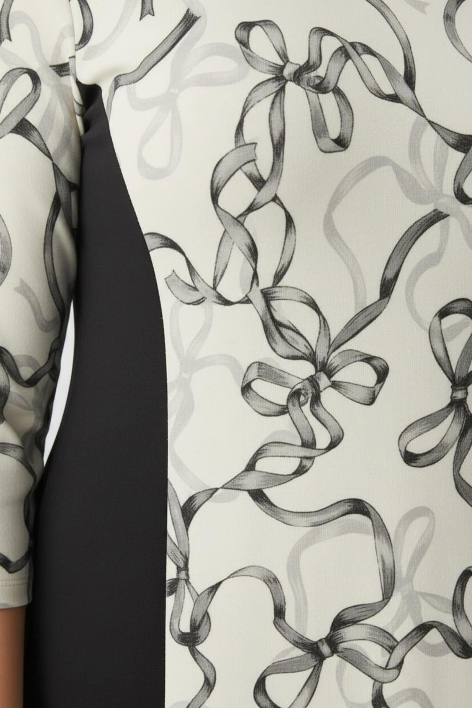 Jerseykleid mit seitlichen Uni-Einsätzen - champagner-graphit-bedruckt