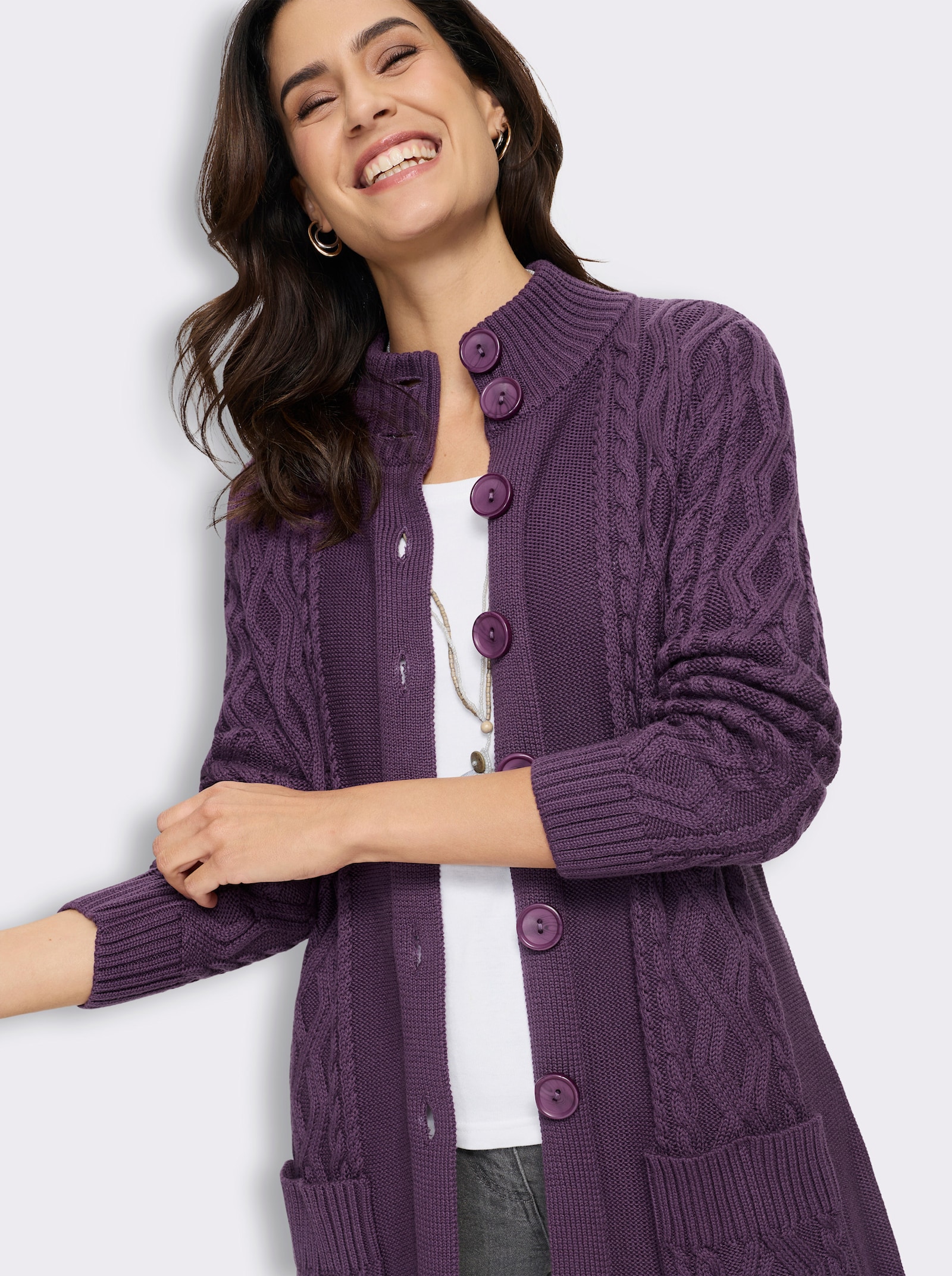 Longstrickjacke mit Zopfmuster rundum - traube