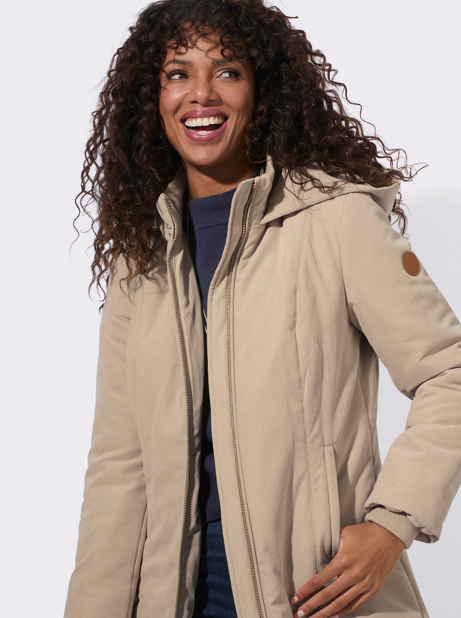  Kapuzenjacke mit Reißverschluss-Taschen - beige