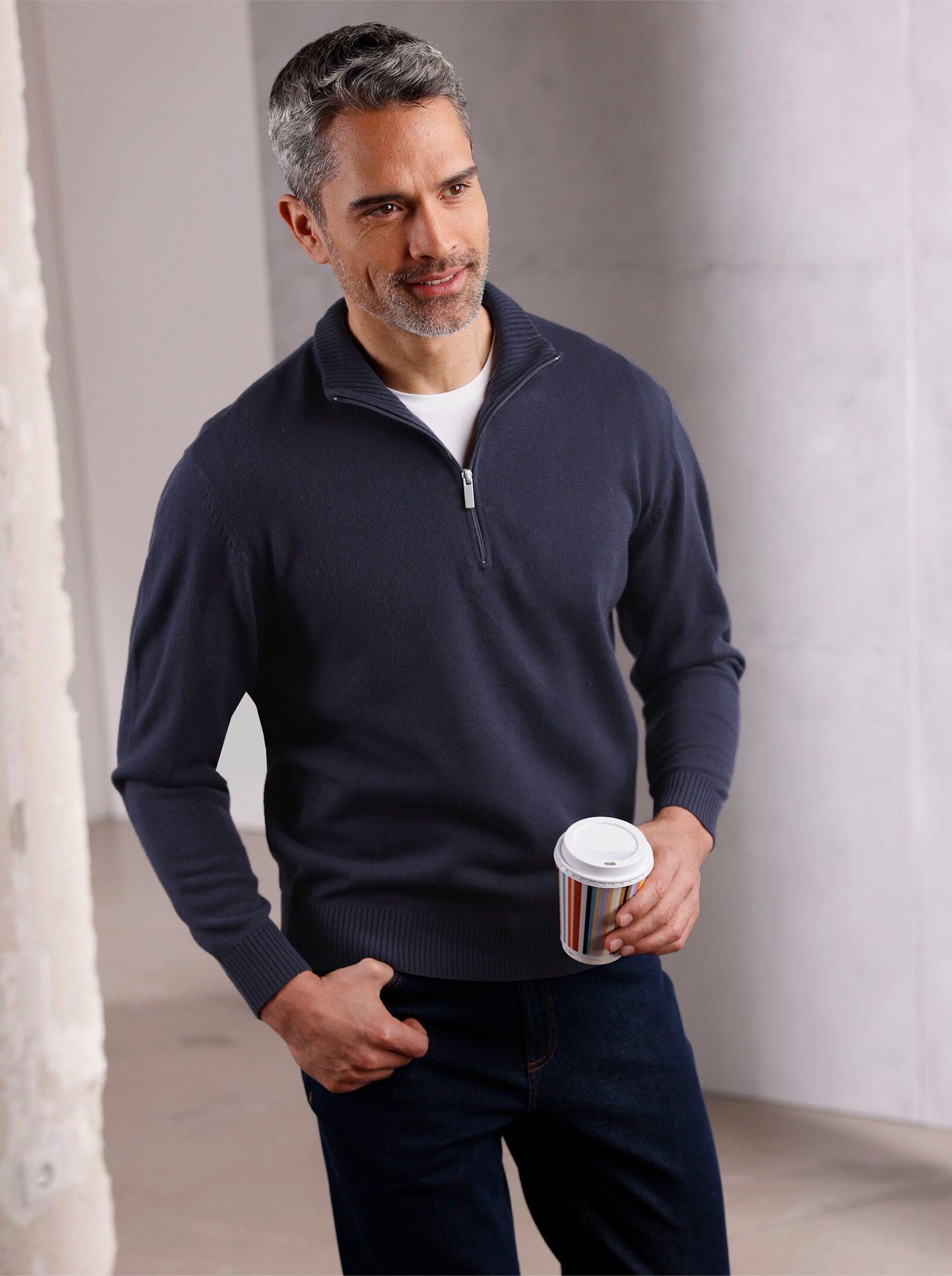 Pletený pulóver, golier troyer - námornícka modrá