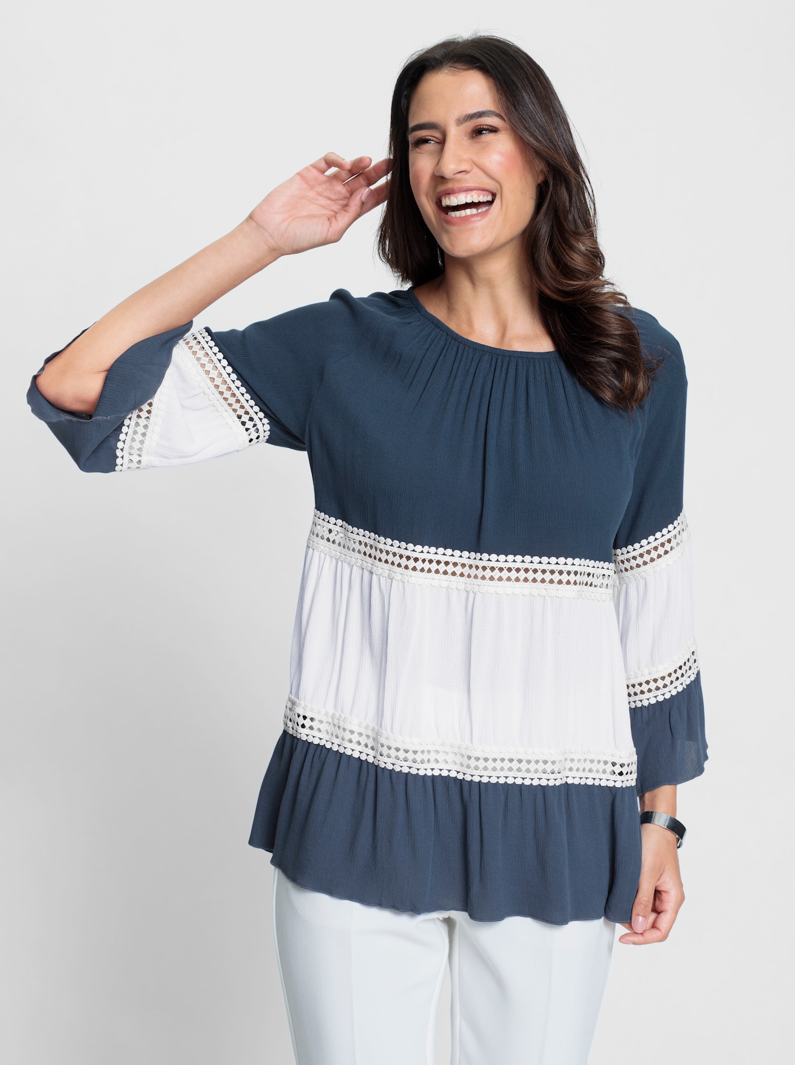 Crinklebluse mit Spitzen-Akzenten - dunkelblau-ecru-gemustert