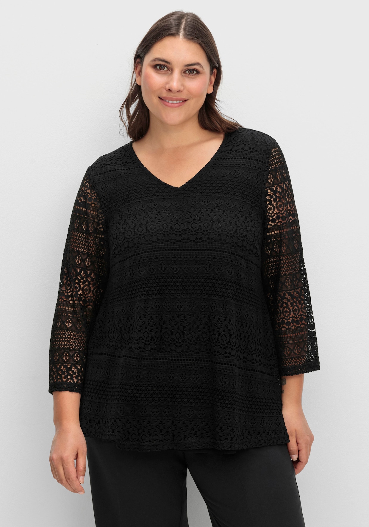 sheego 3/4-Arm-Shirt aus elastischer Spitze, gefüttert - schwarz