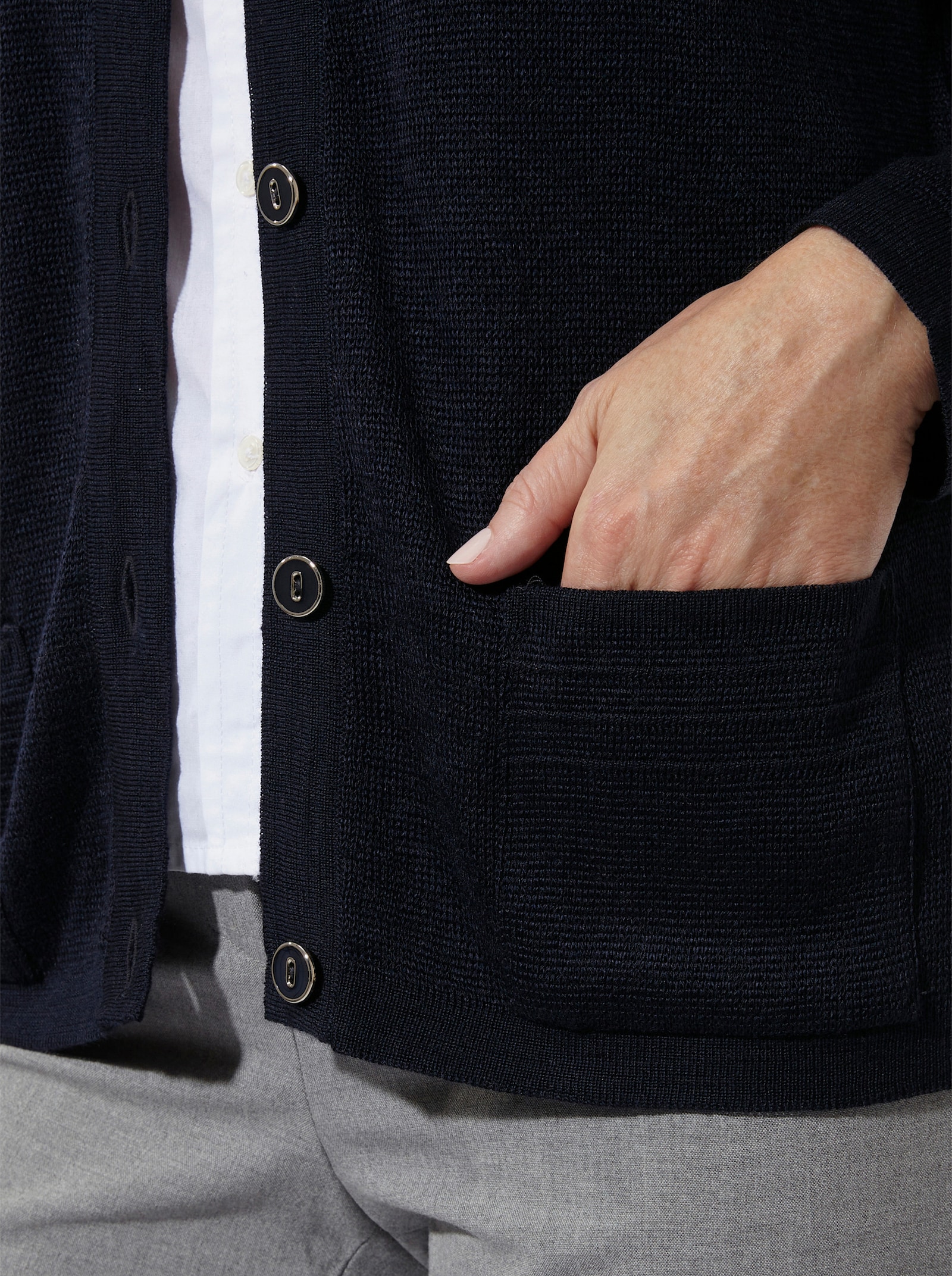 Strickjacke mit Schmuckknöpfen - marine