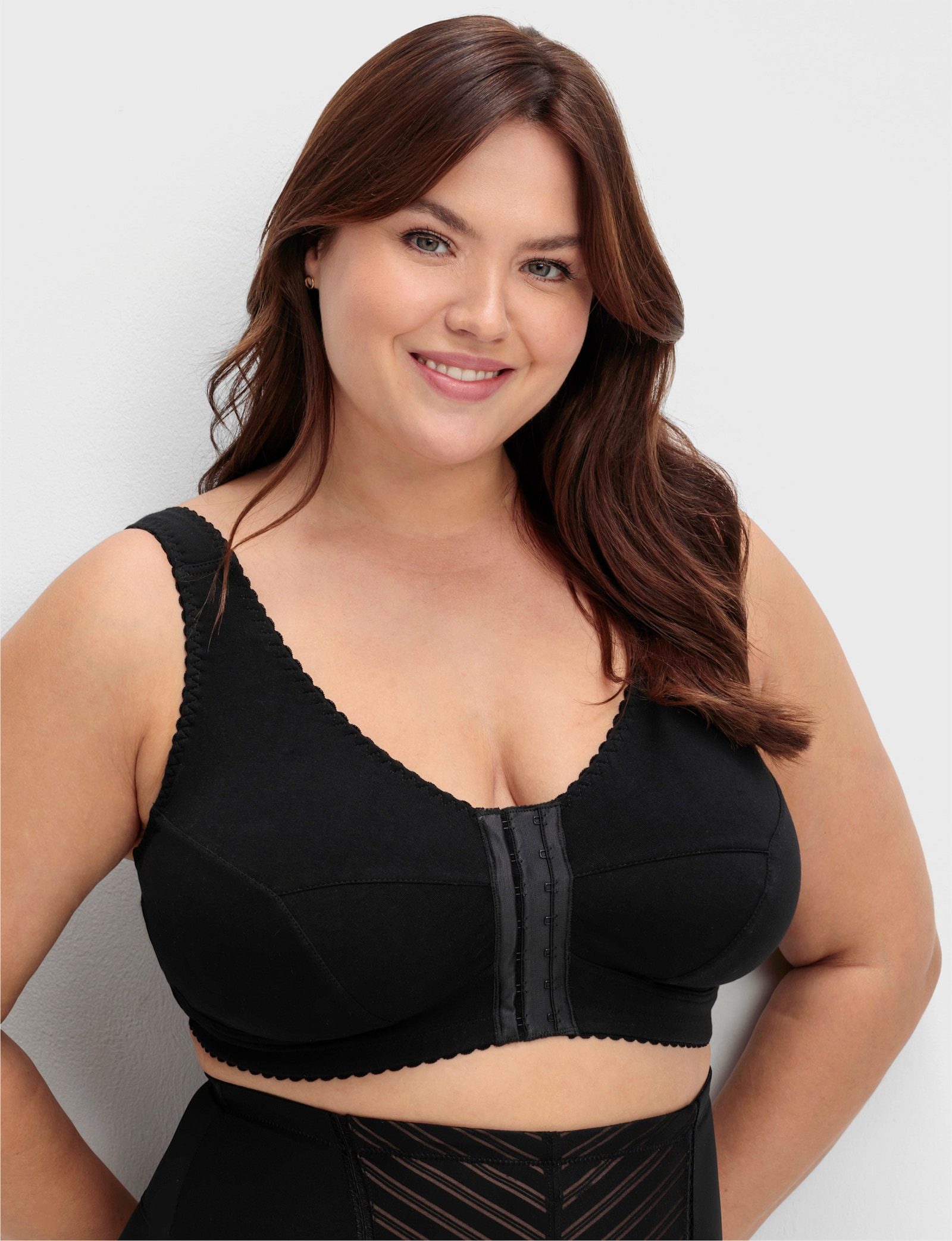 sheego Bügelloser BH mit Vorderverschluss - schwarz