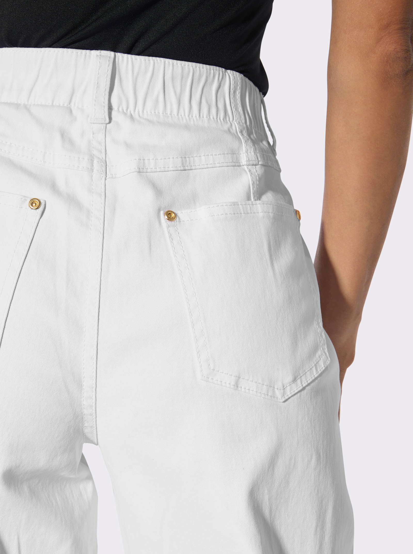 Gerade Jeans mit verzierten Taschen - weiß