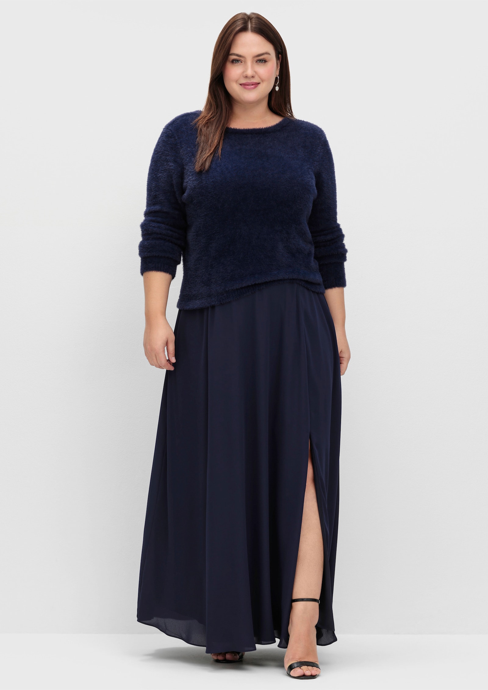 sheego Pullover mit tiefem V-Ausschnitt hinten - marine