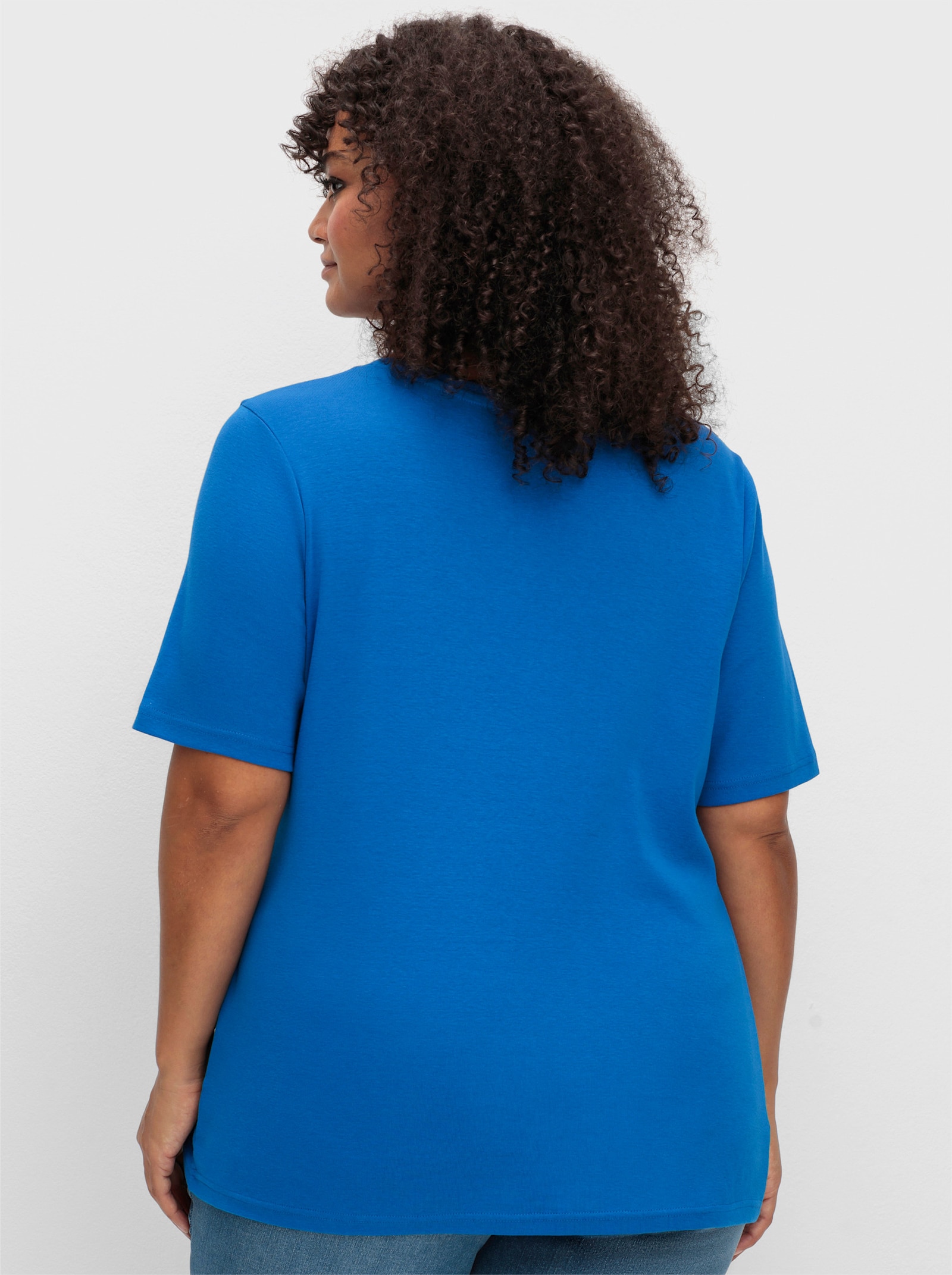 sheego T-Shirt mit tiefem Rundhalsausschnitt - kobaltblau