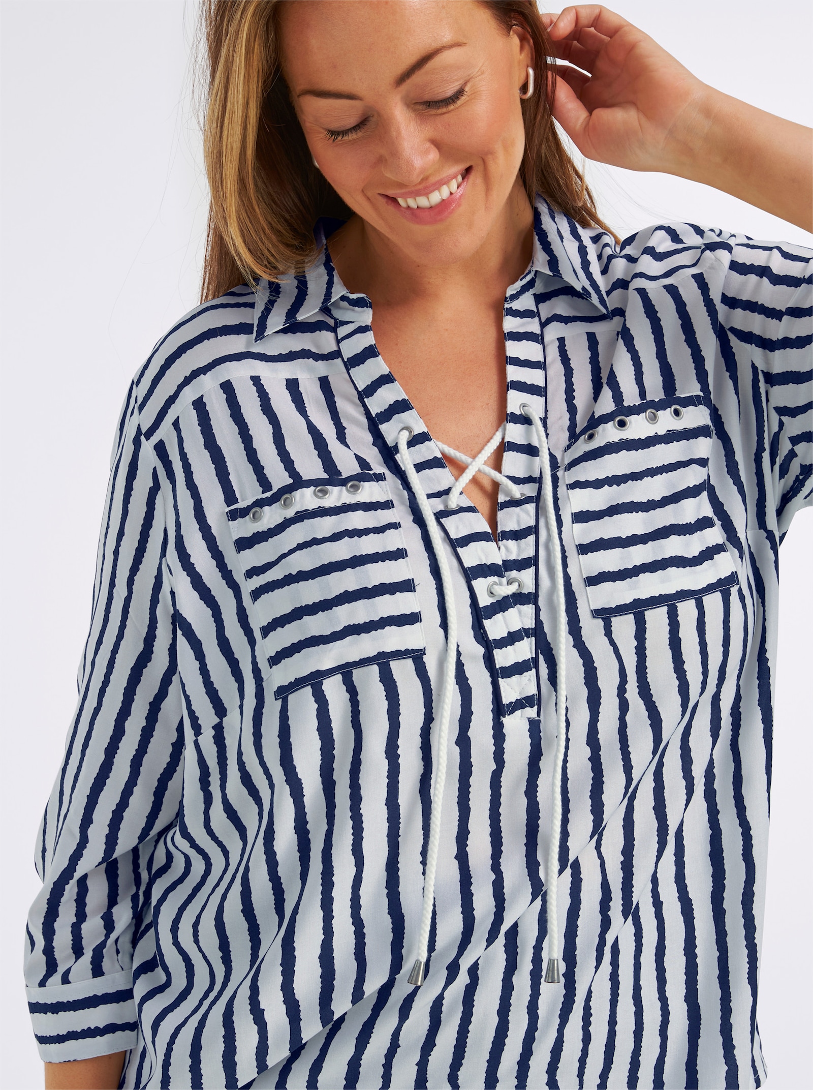 Gestreifte Bluse mit Schnürung am Ausschnitt - marine-weiß-gestreift